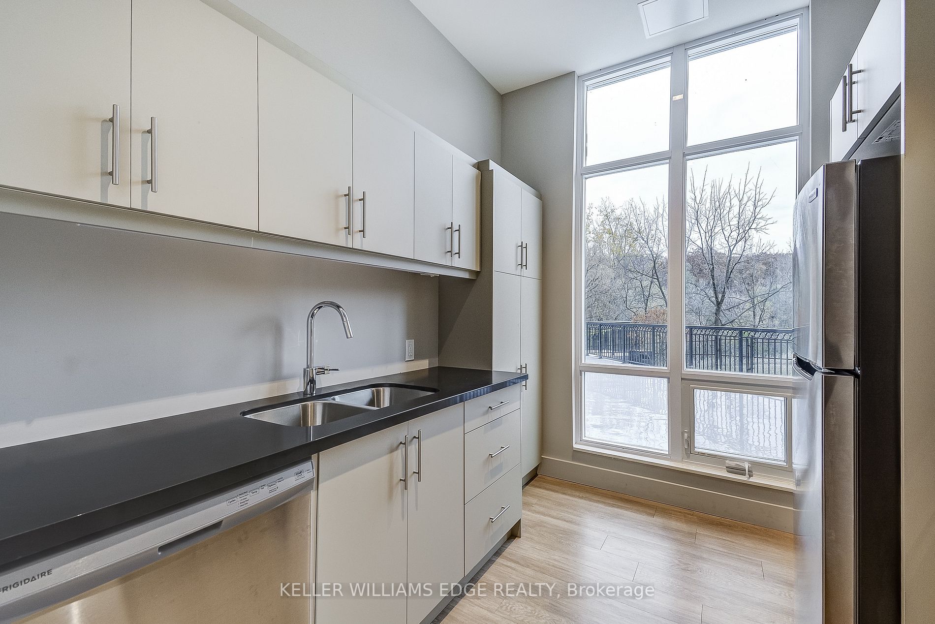 2750 King St E, #601