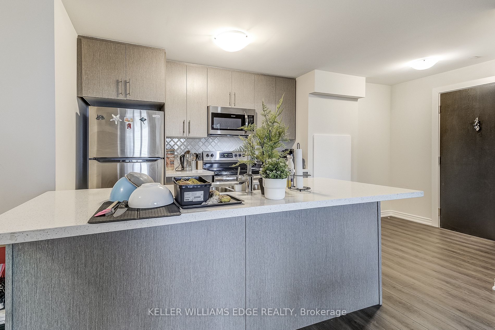 2750 King St E, #601