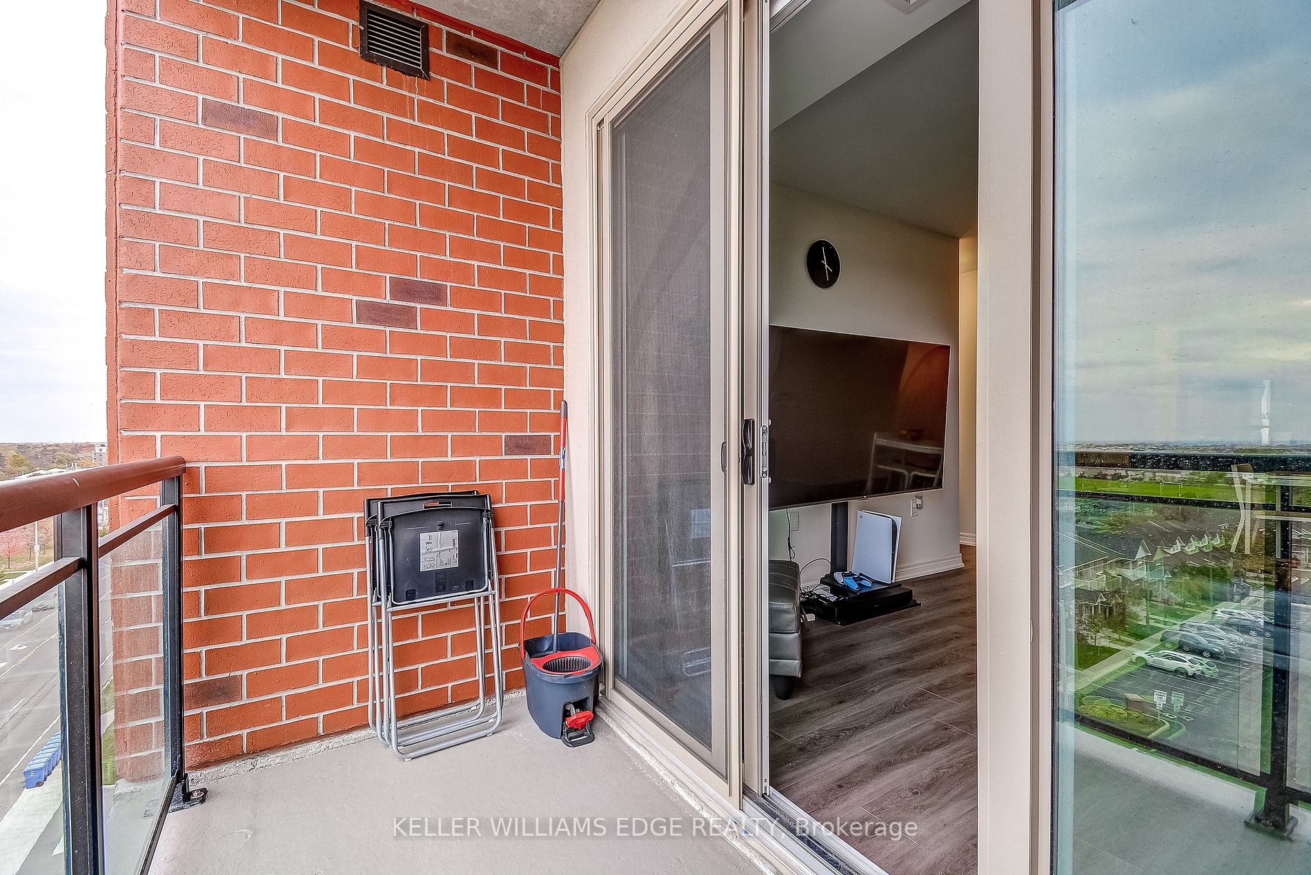 2750 King St E, #601