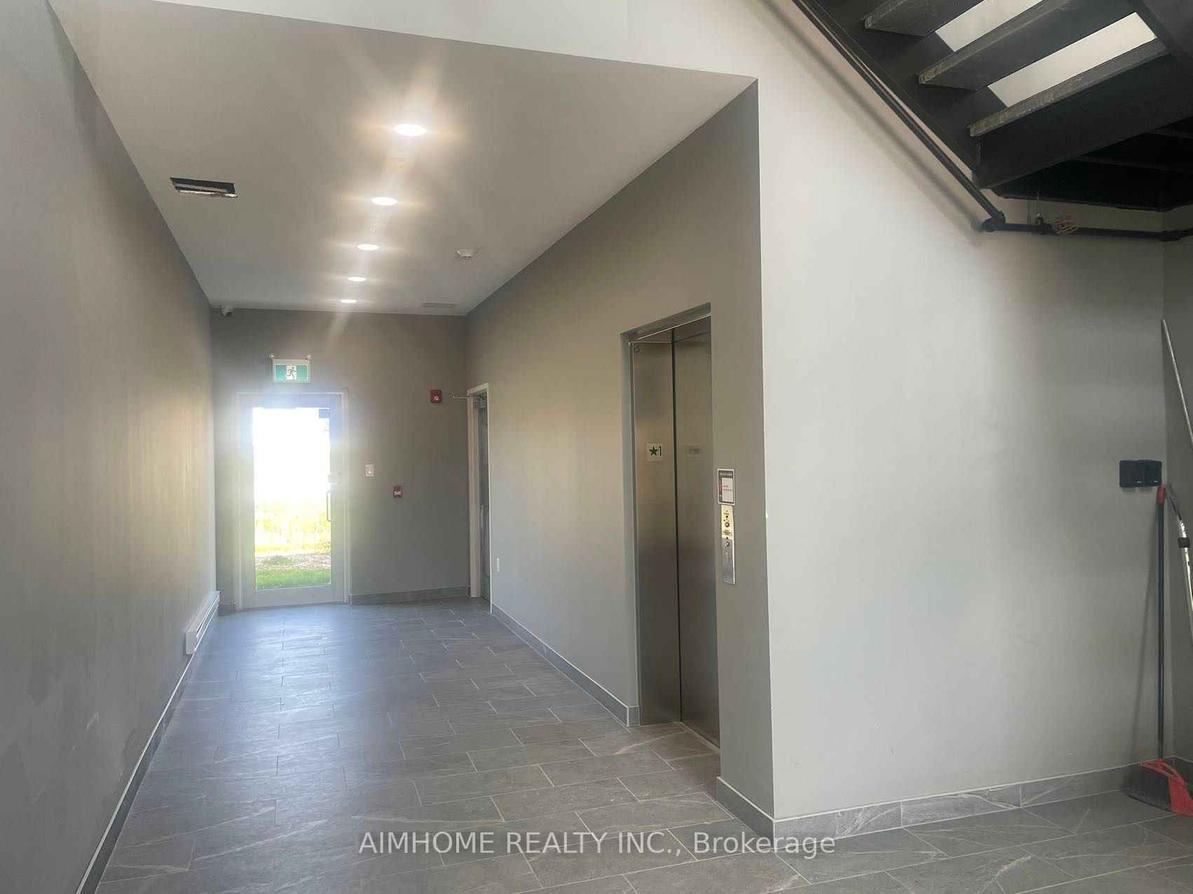 1038 Garner Rd W, #201