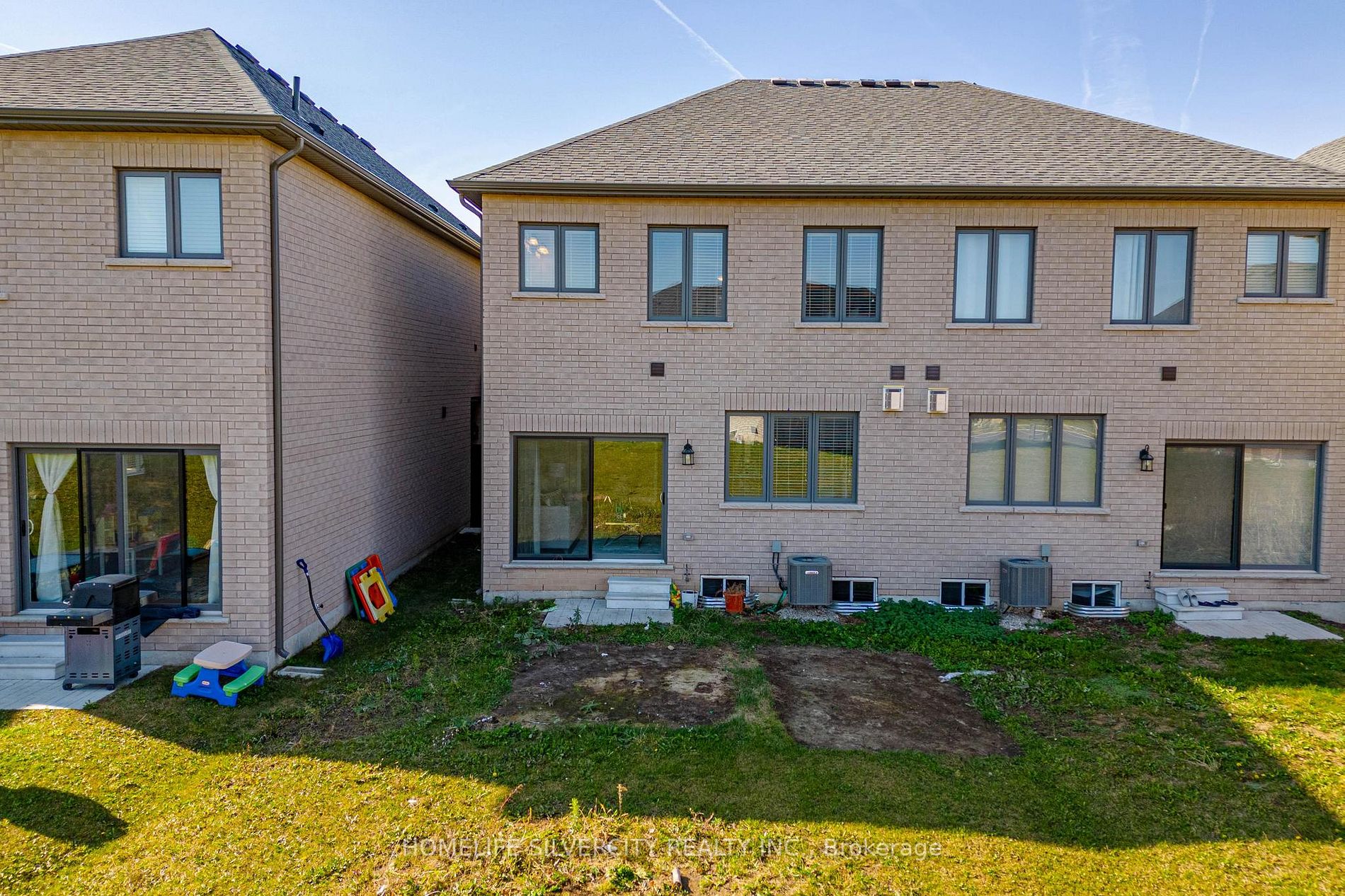 1127 Edinburgh Dr