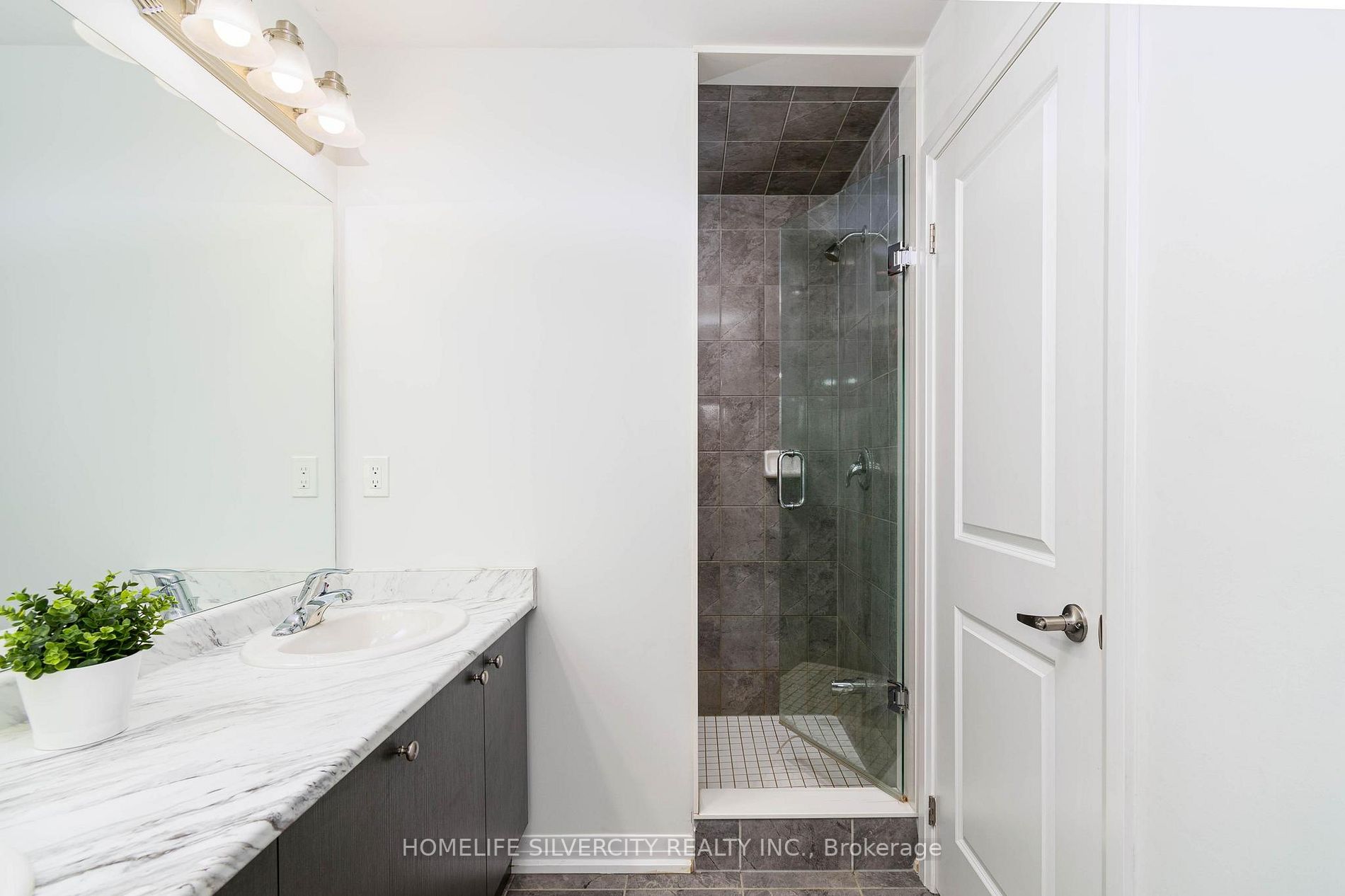 1127 Edinburgh Dr