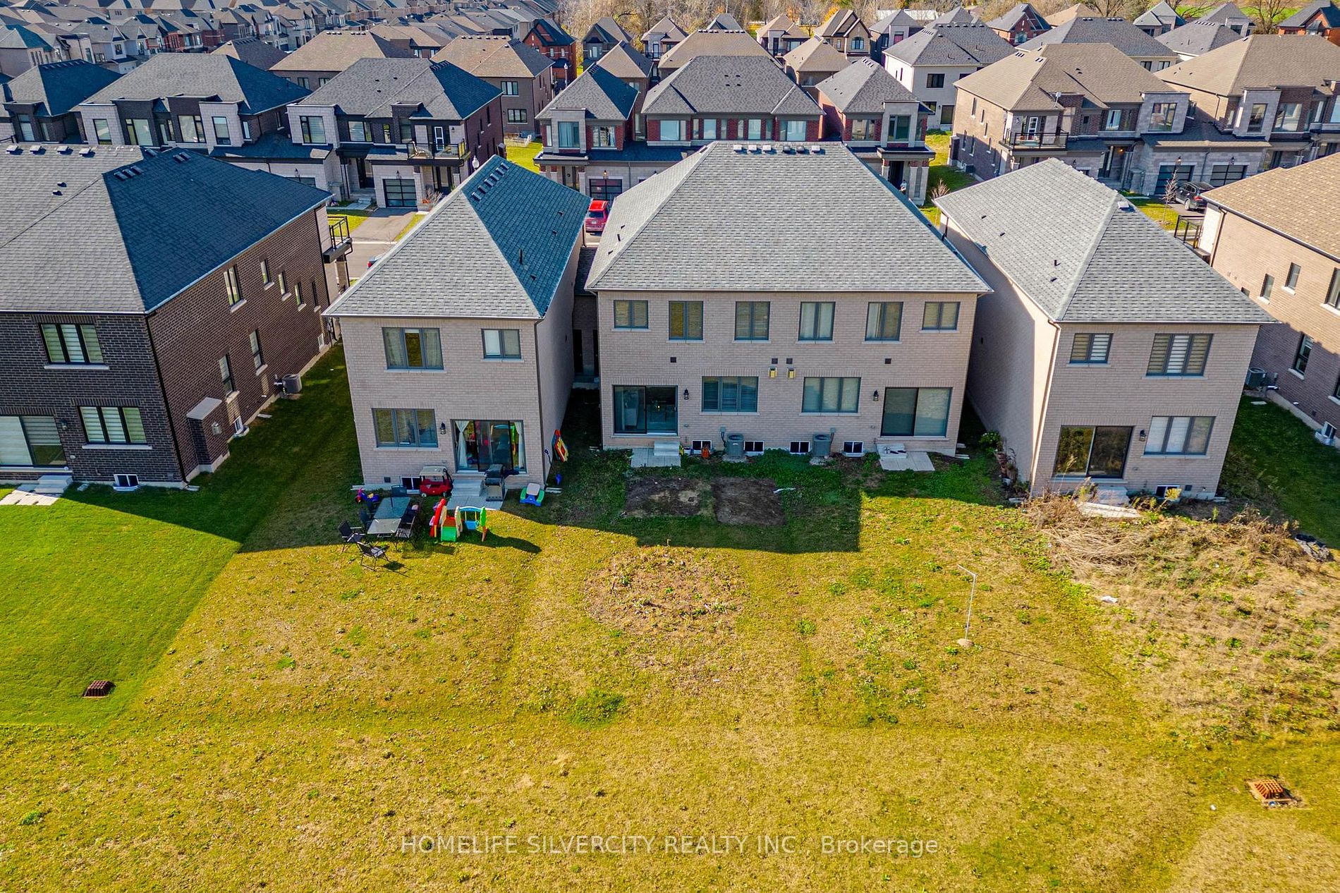 1127 Edinburgh Dr