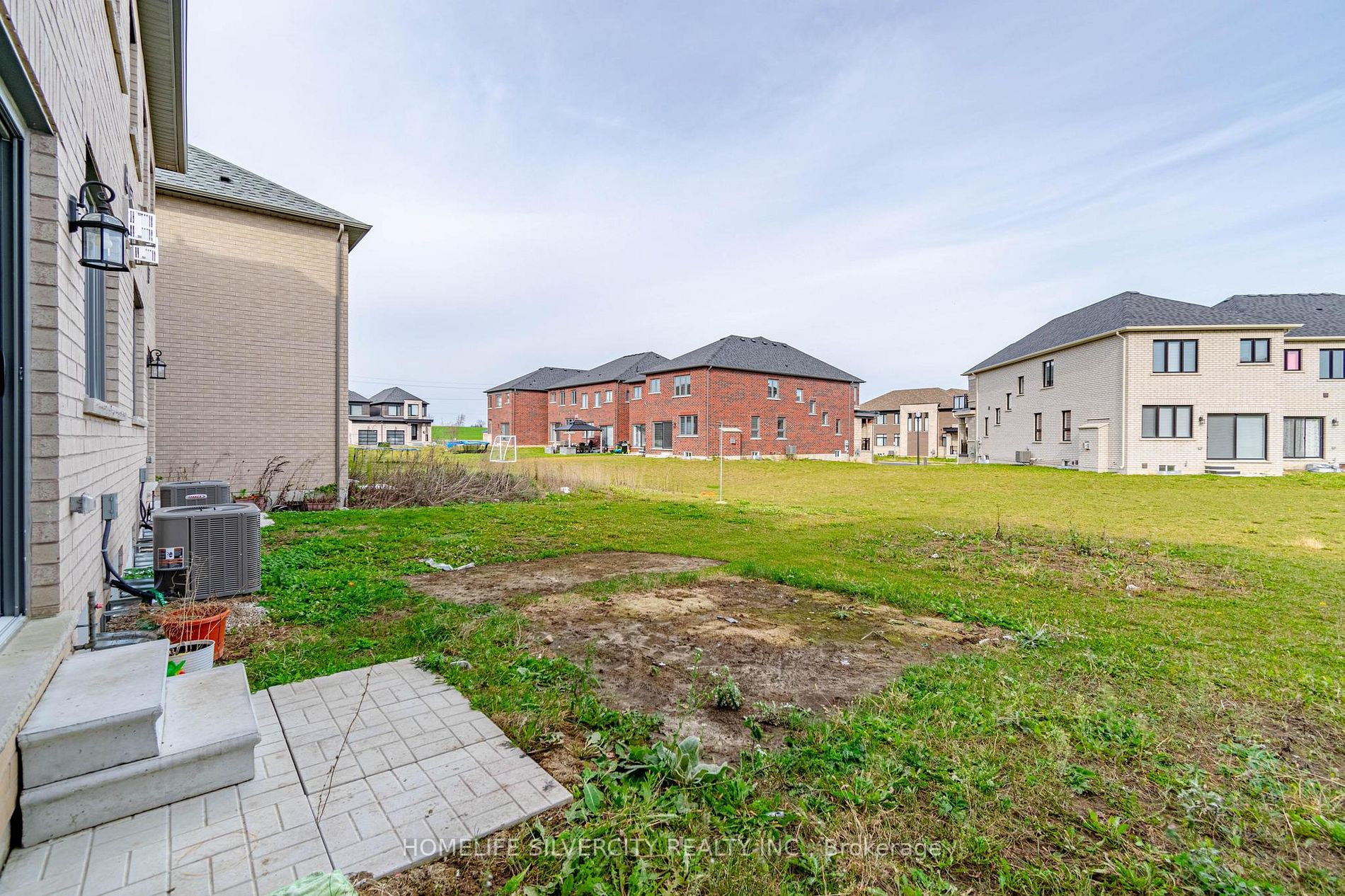 1127 Edinburgh Dr