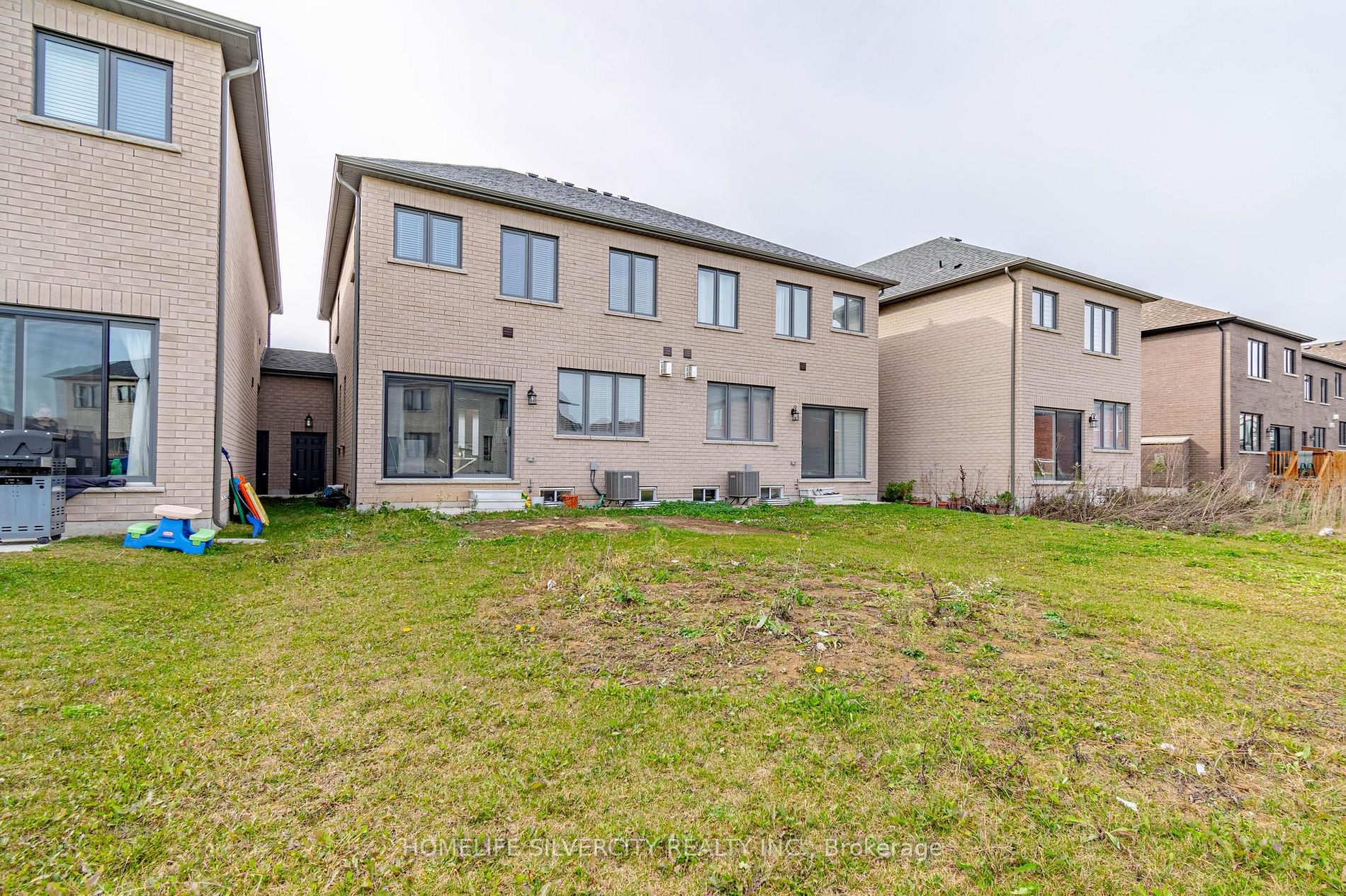 1127 Edinburgh Dr