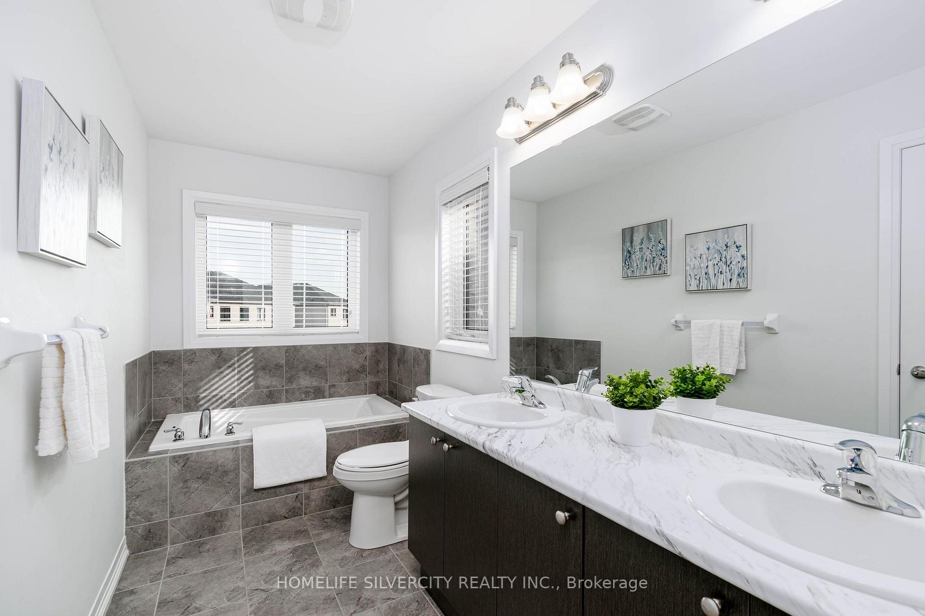 1127 Edinburgh Dr