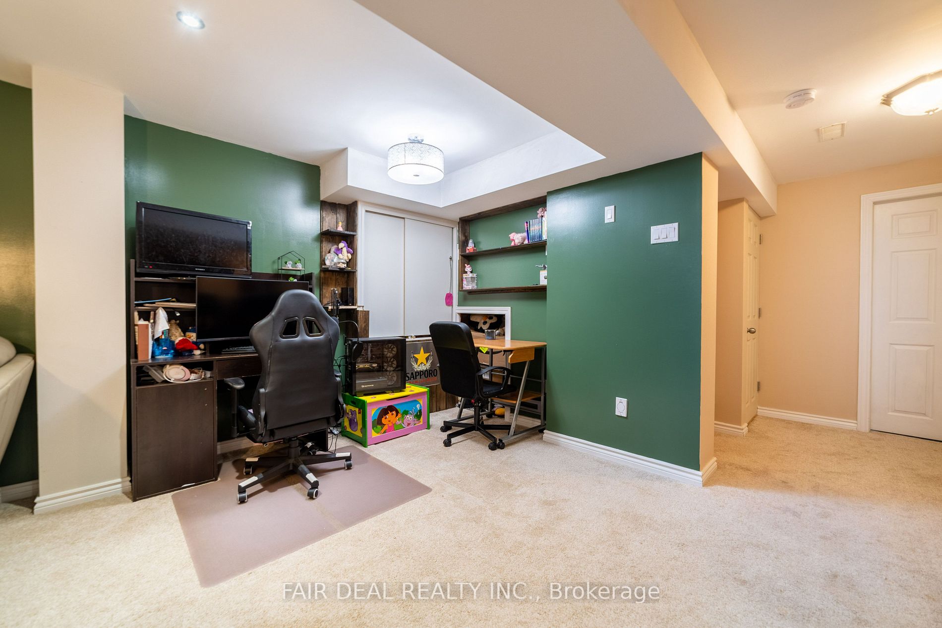 653 Baldwin Cres