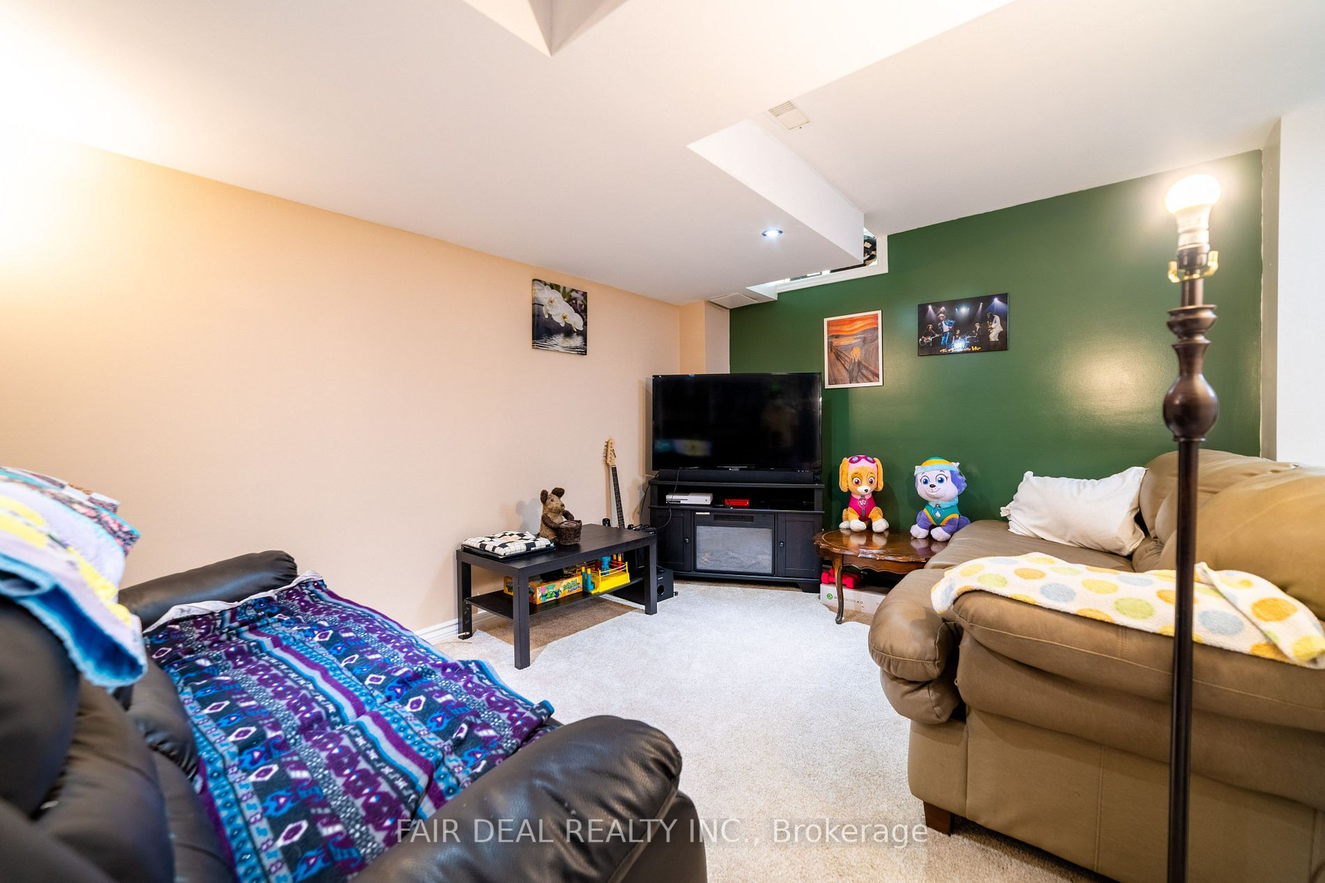 653 Baldwin Cres