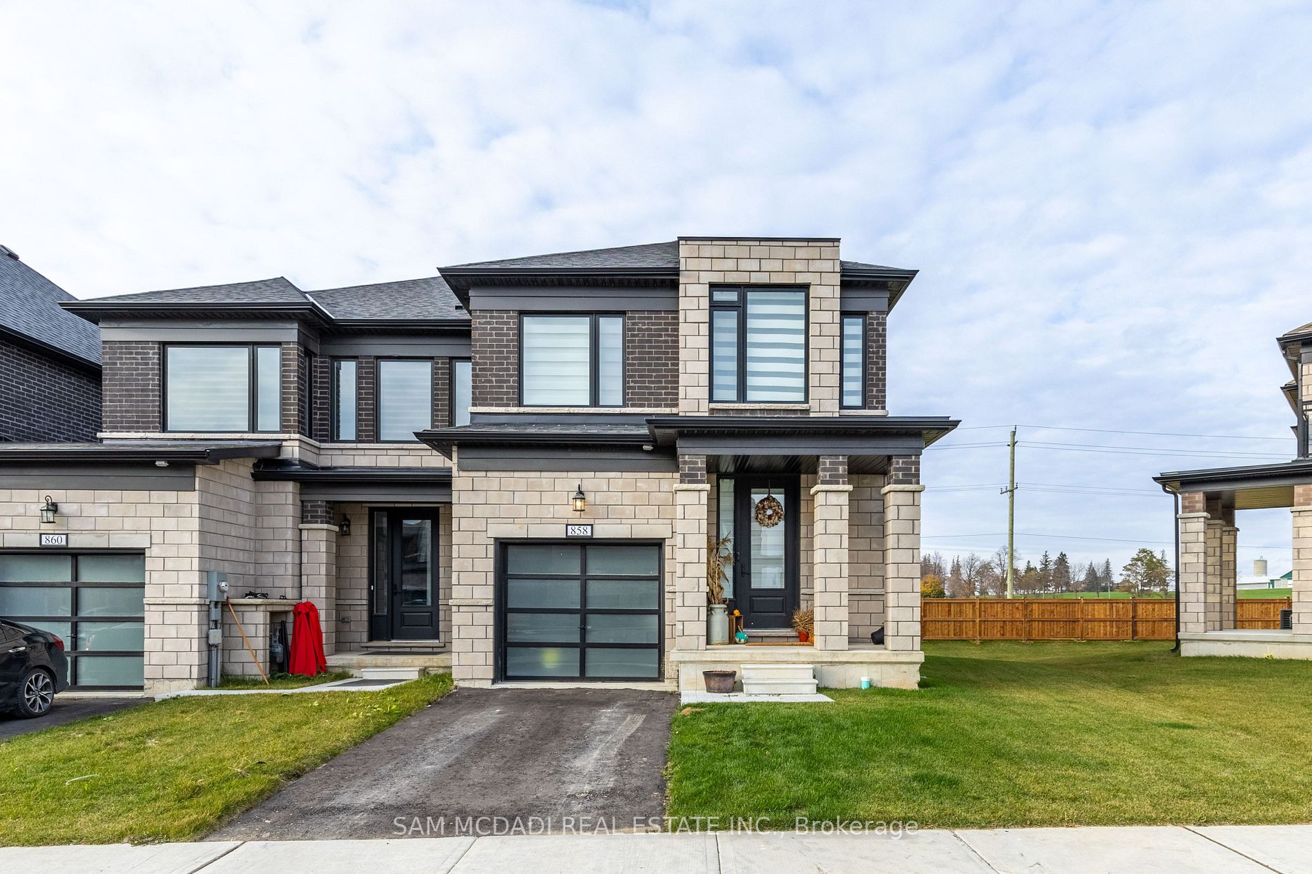 858 Sobeski Ave