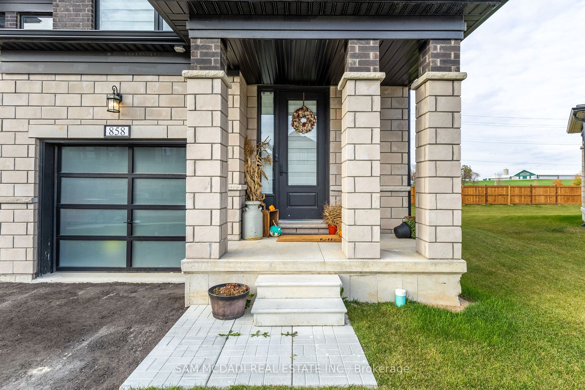 858 Sobeski Ave