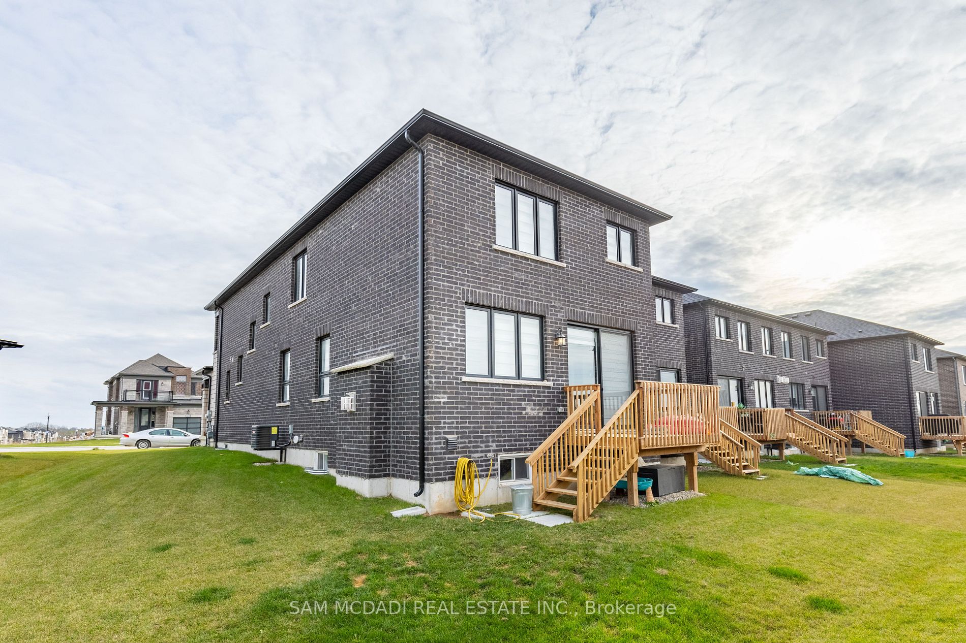 858 Sobeski Ave