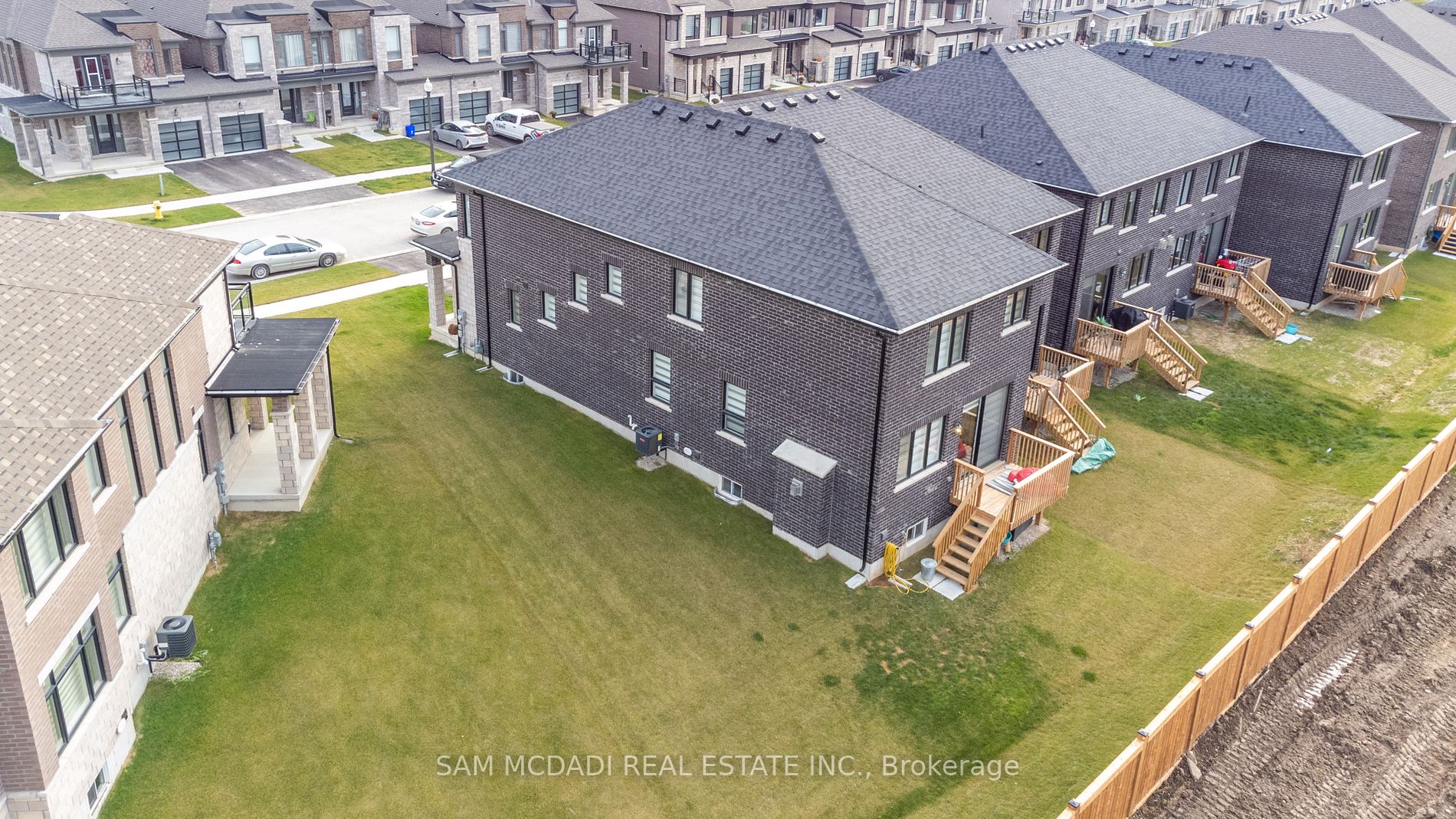 858 Sobeski Ave