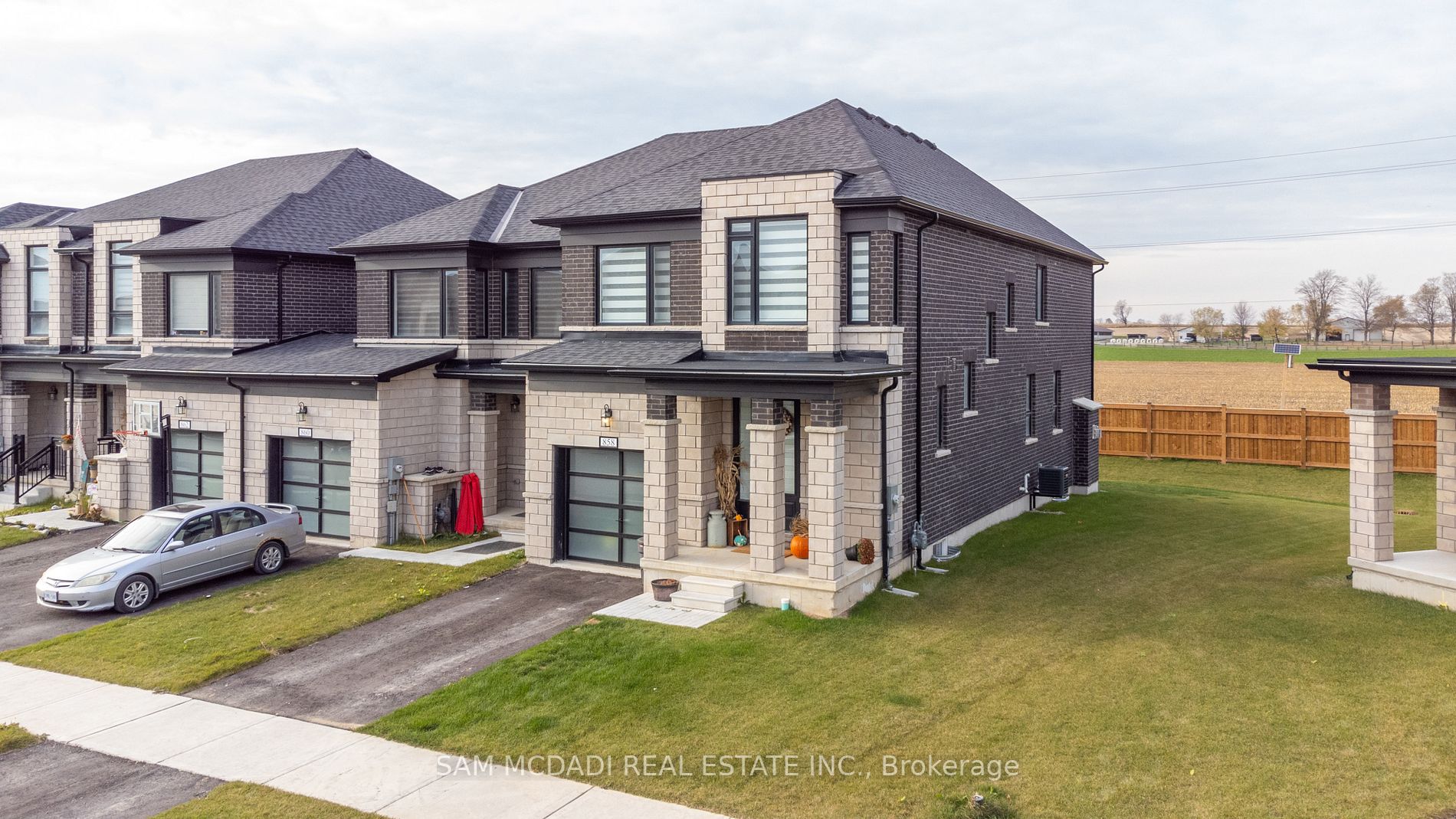 858 Sobeski Ave