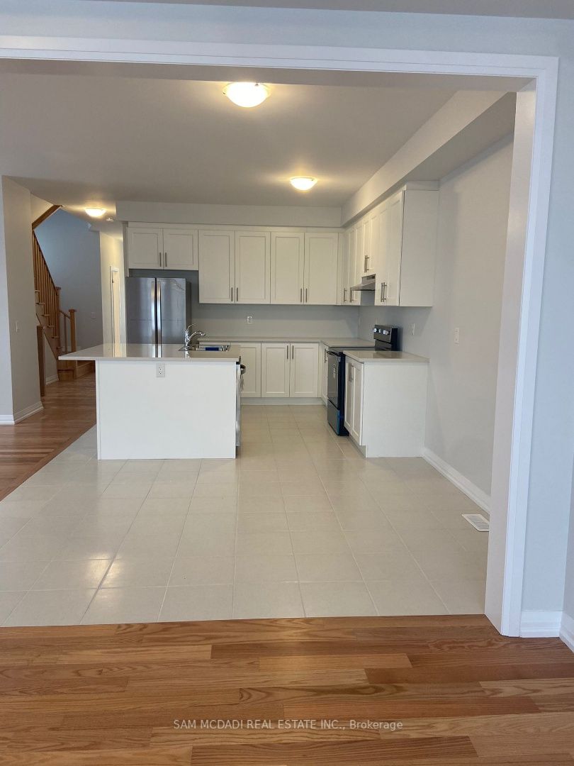 858 Sobeski Ave