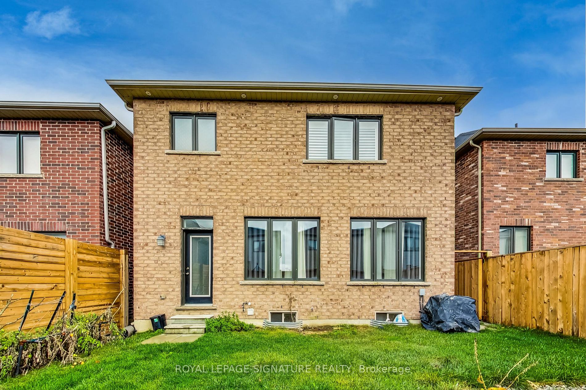 22 Larry Crescent