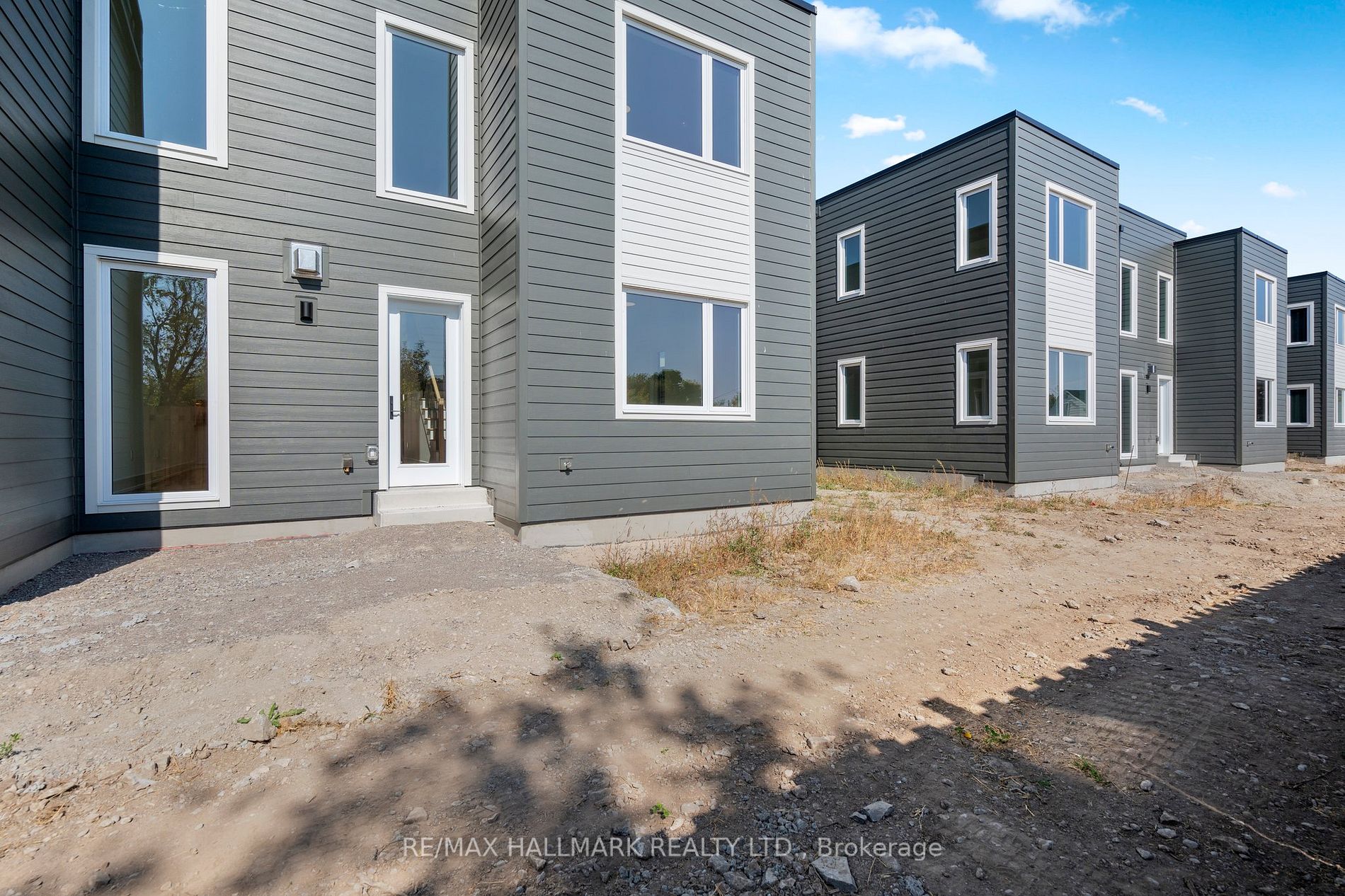 67 West Street N, #TH7
