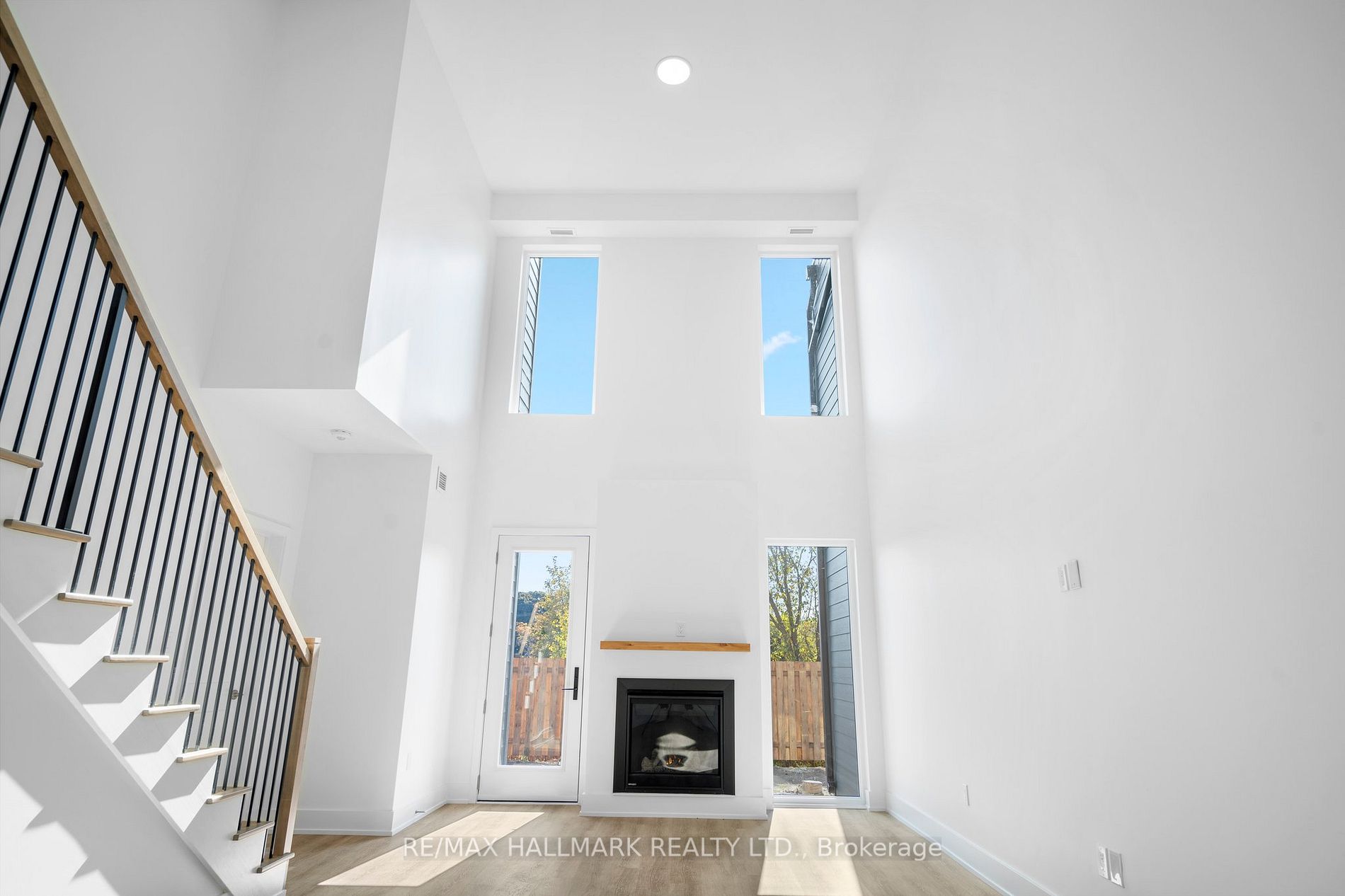 67 West Street N, #TH7