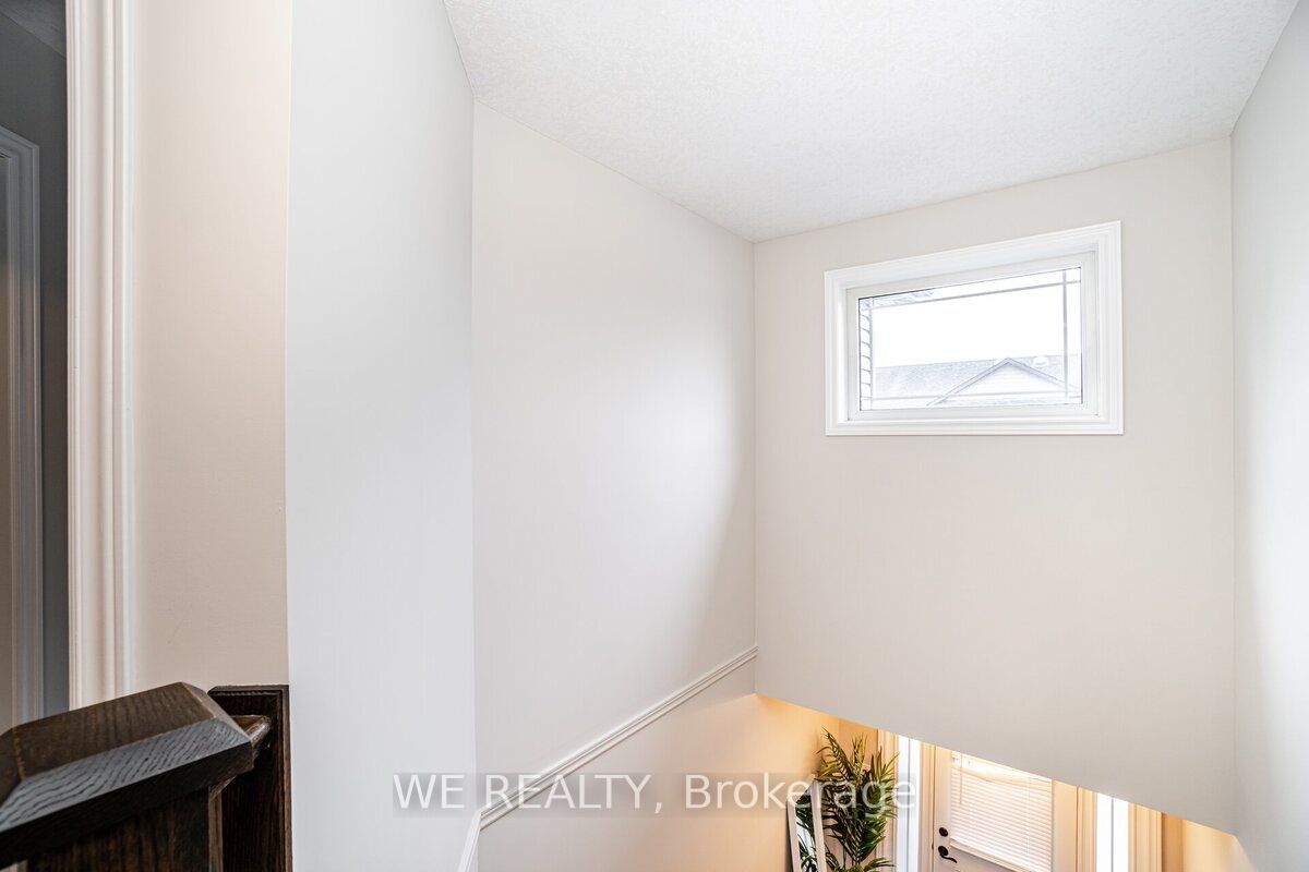 24 Lawson St, #28