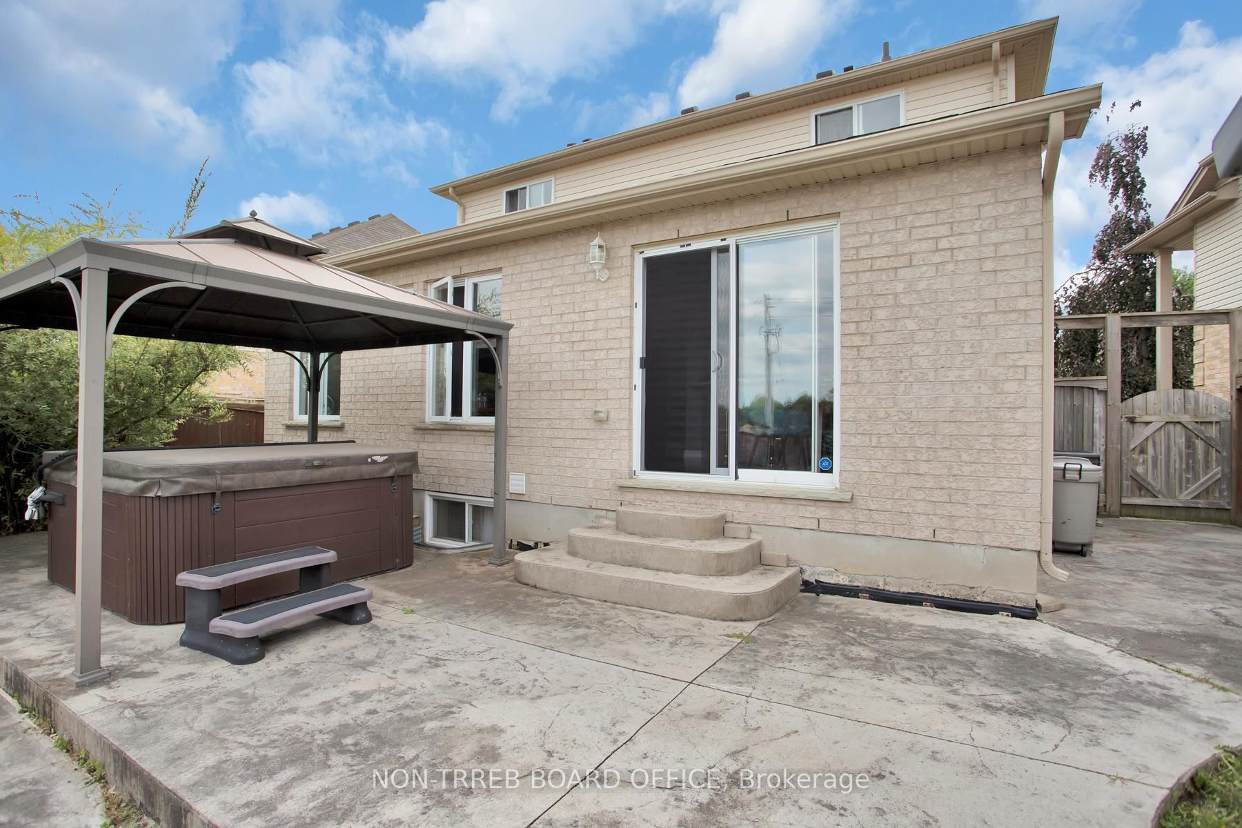 705 North Leaksdale Circ