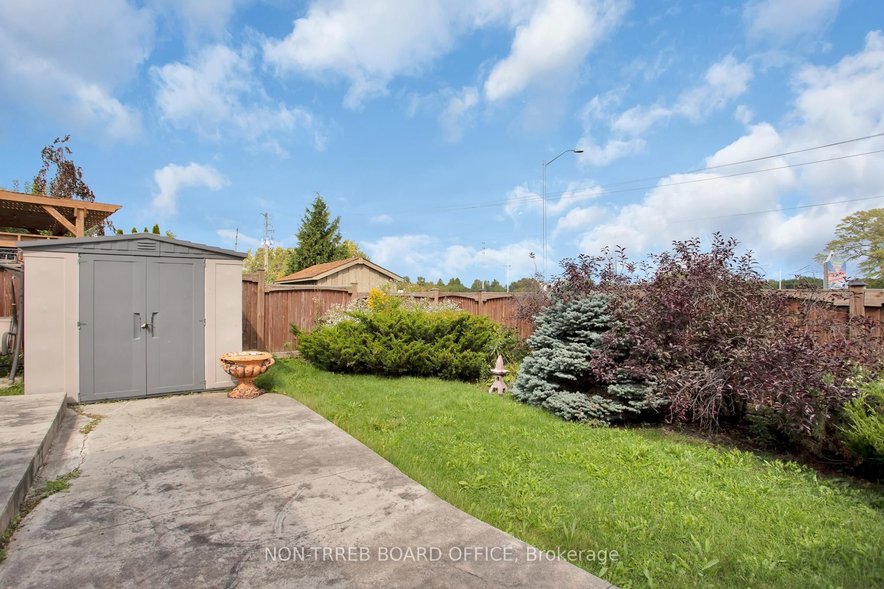 705 North Leaksdale Circ