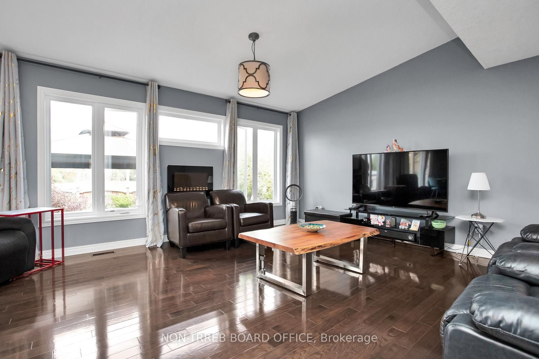 705 North Leaksdale Circ