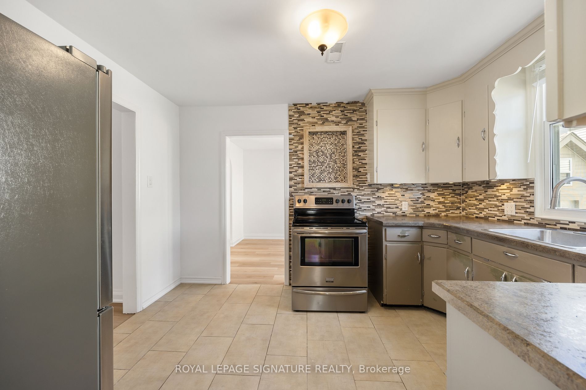 3893 Main St, #Main