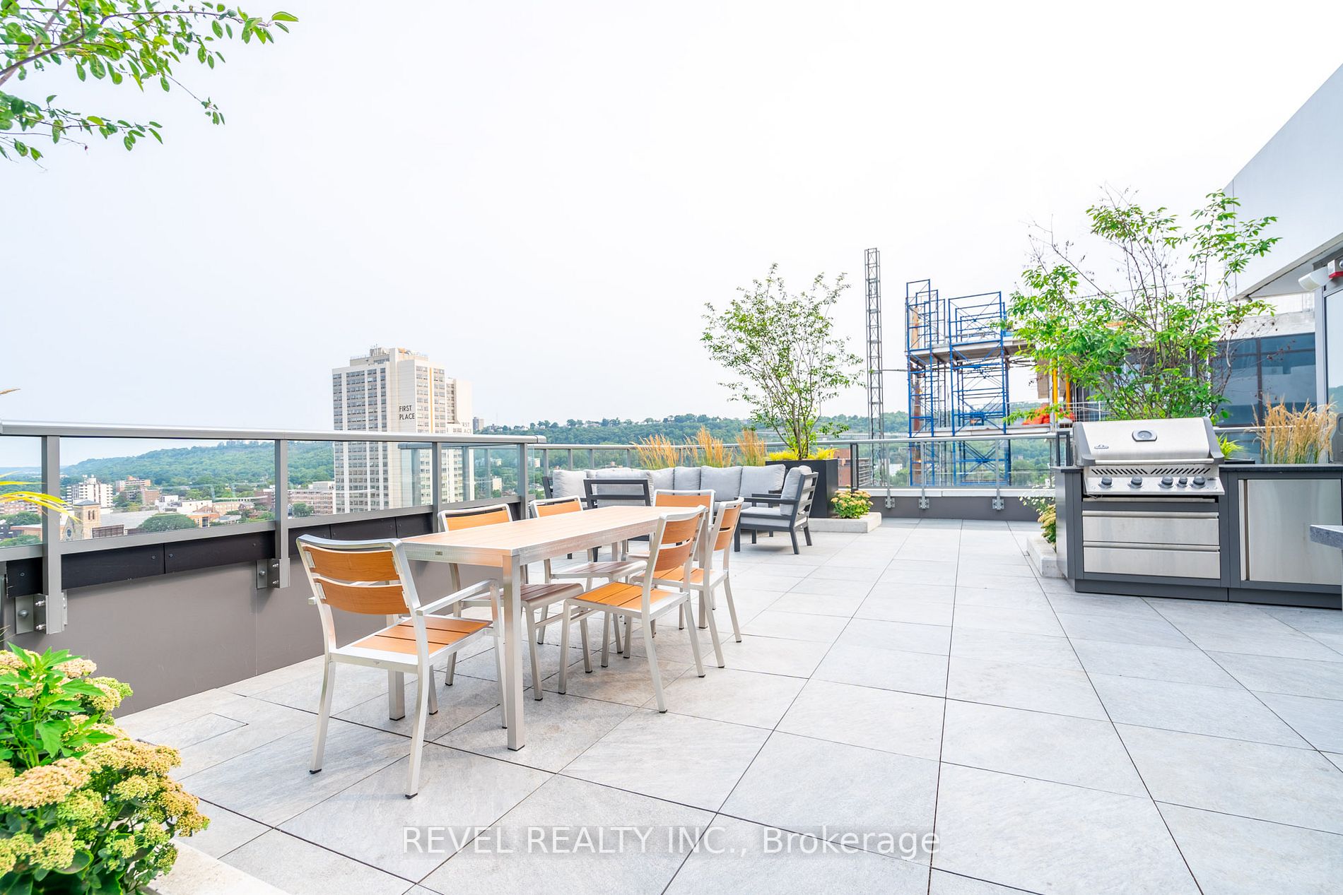 212 King William St, #310