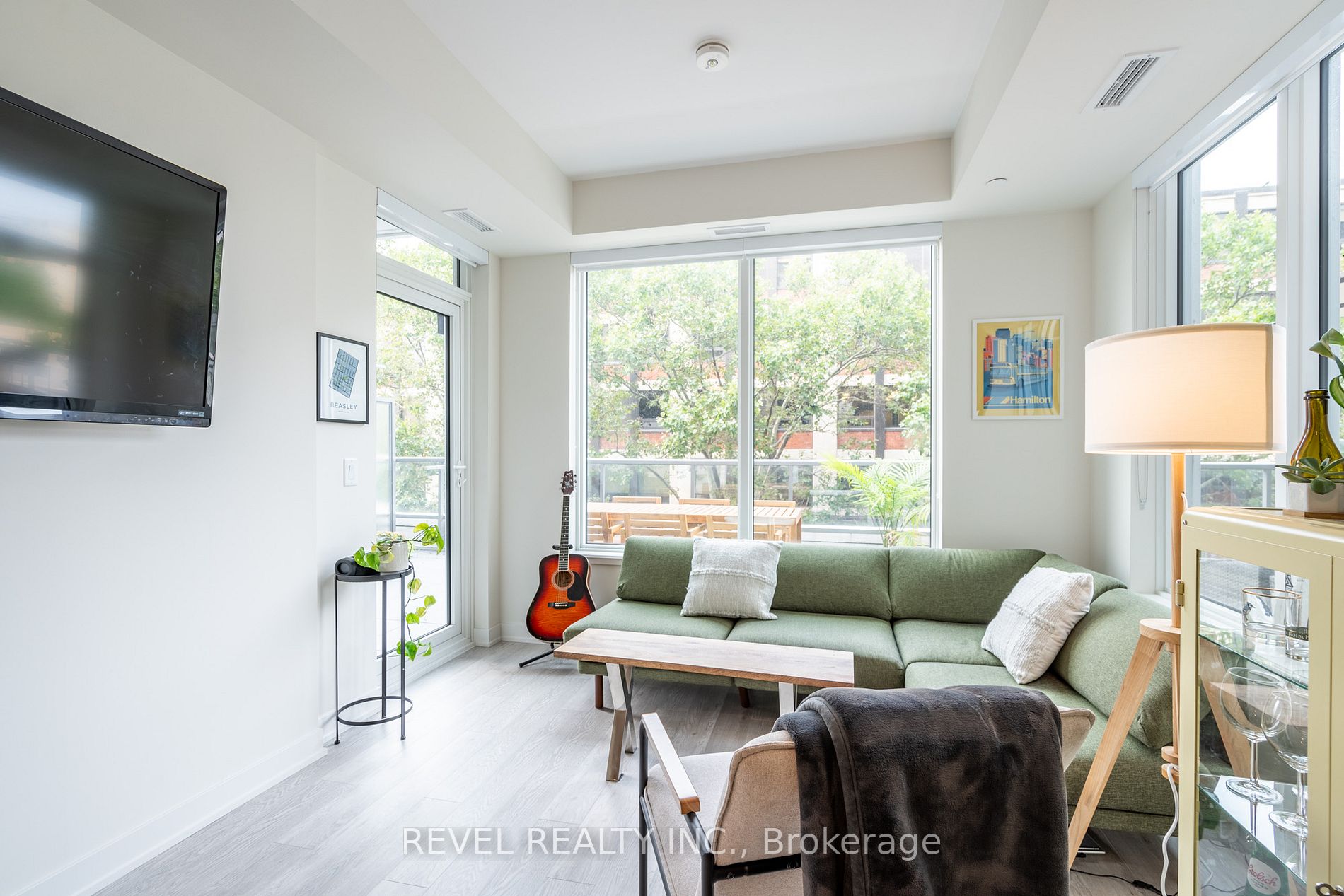 212 King William St, #310