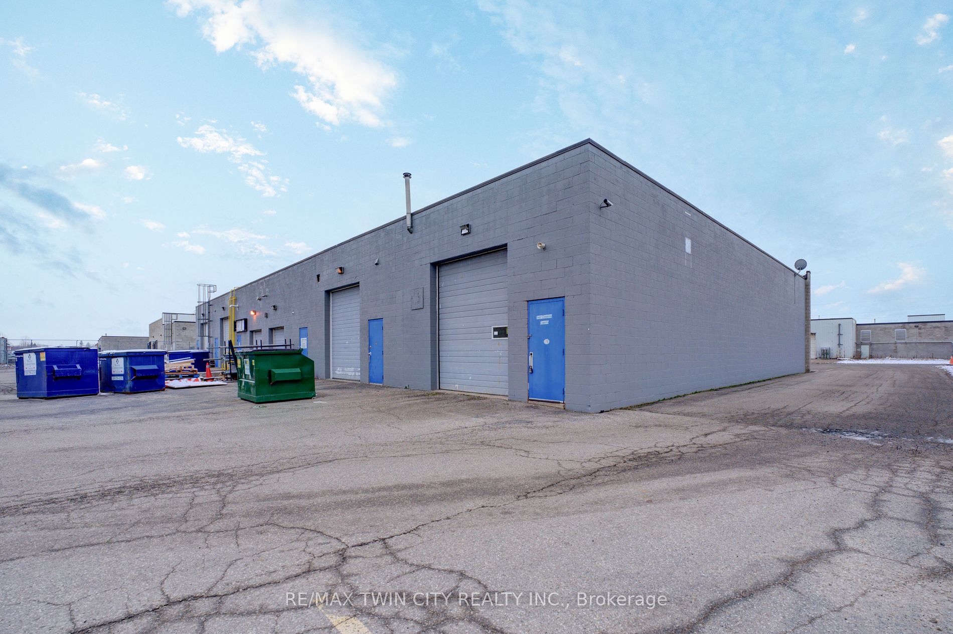 27 Copernicus Blvd, #6