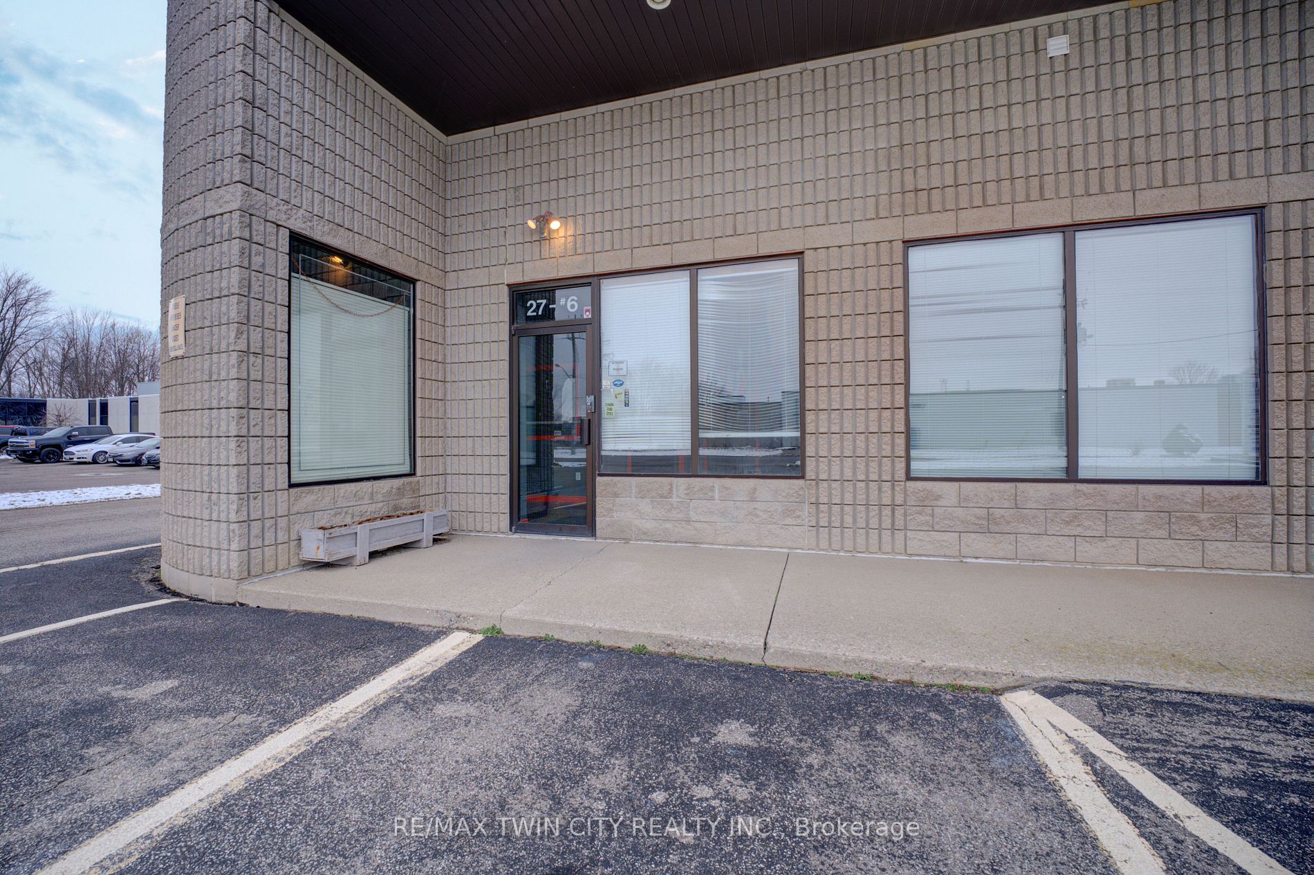 27 Copernicus Blvd, #6