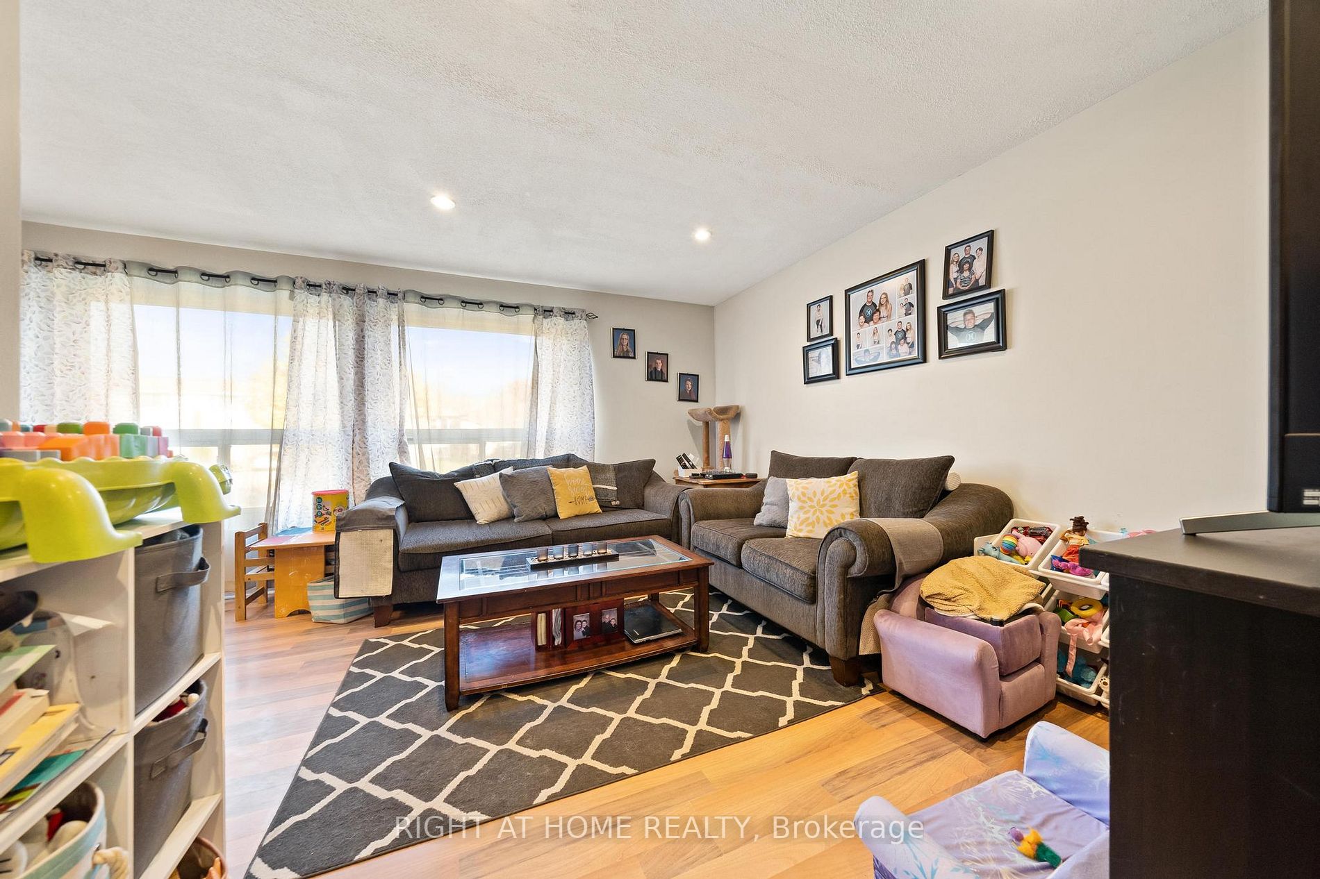 70 Woodlawn Ave