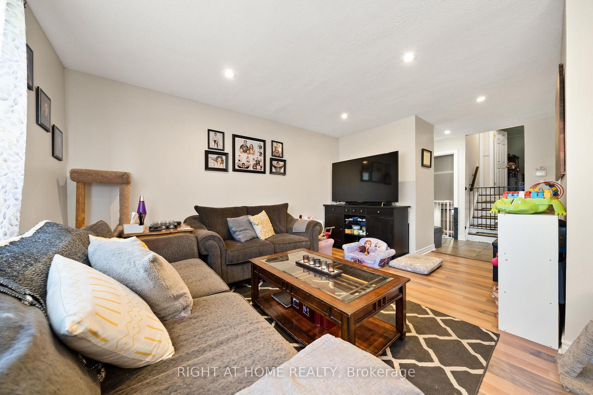 70 Woodlawn Ave