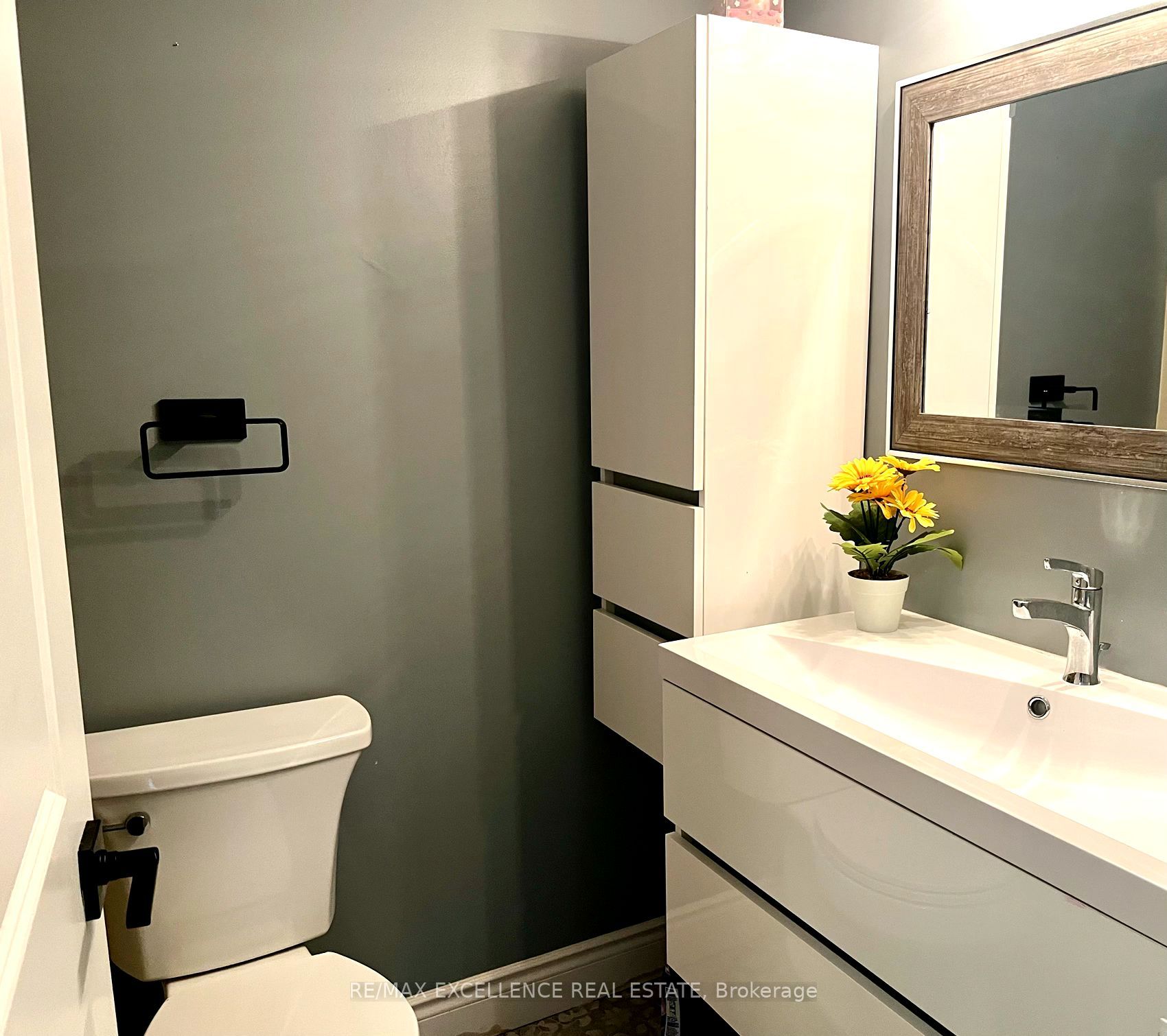8 Christopher Crt, #307