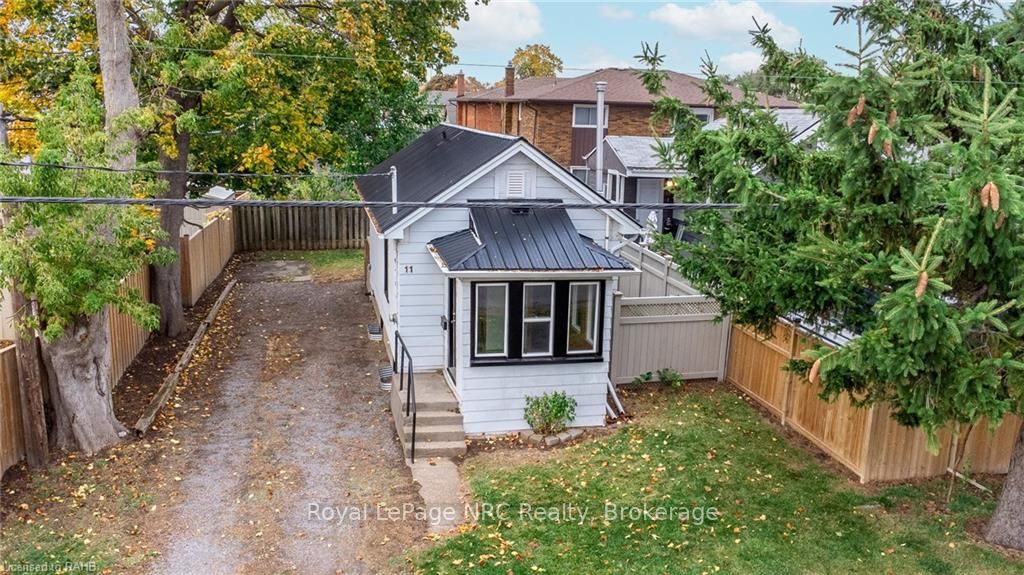 11 Perry St
