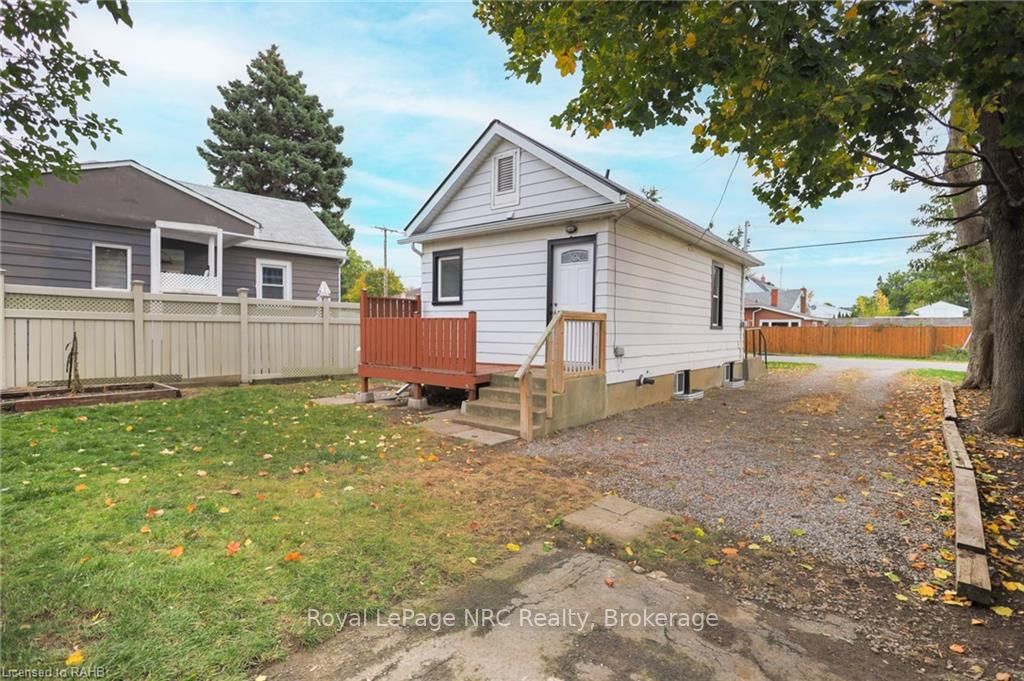 11 Perry St