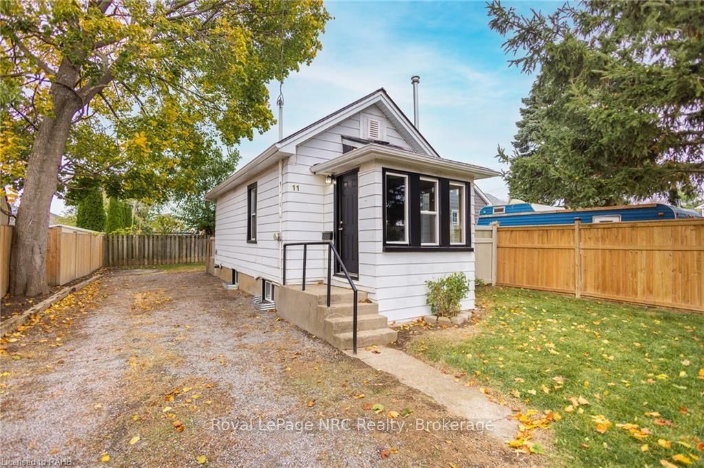 11 Perry St