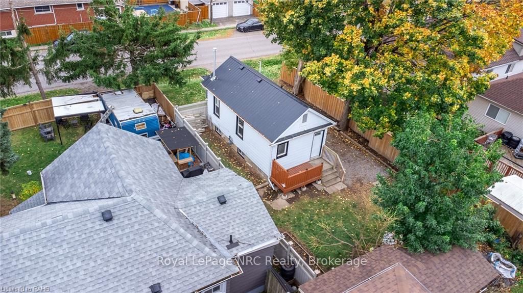 11 Perry St