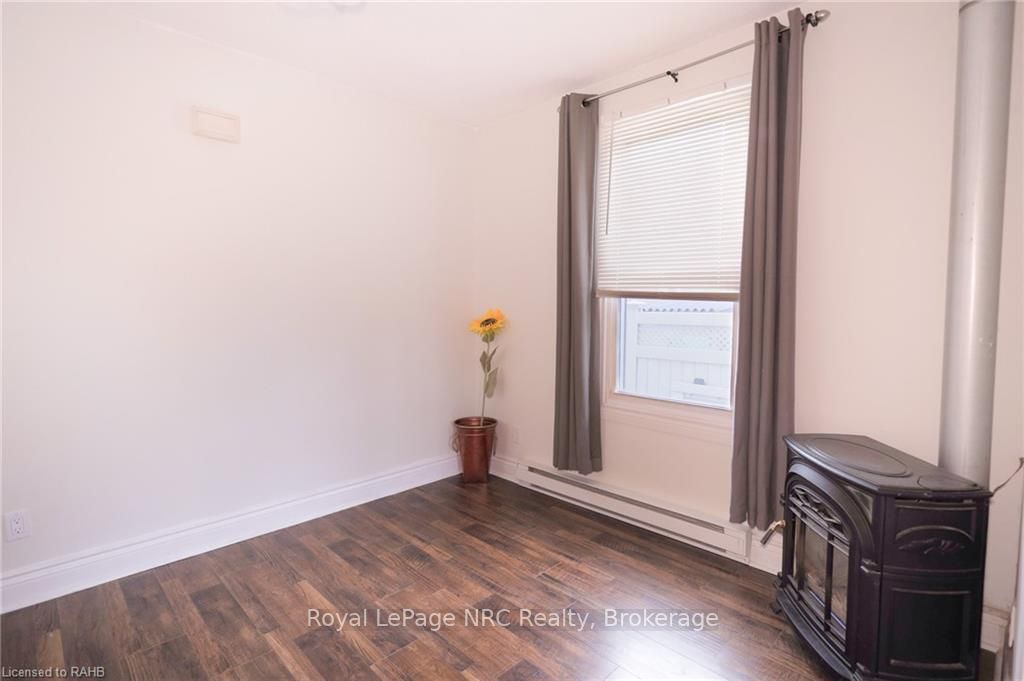 11 Perry St