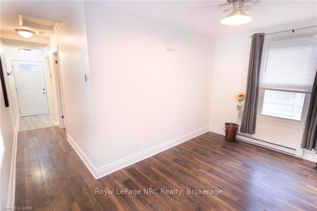 11 Perry St