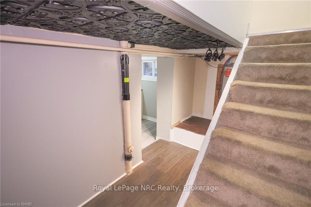 11 Perry St