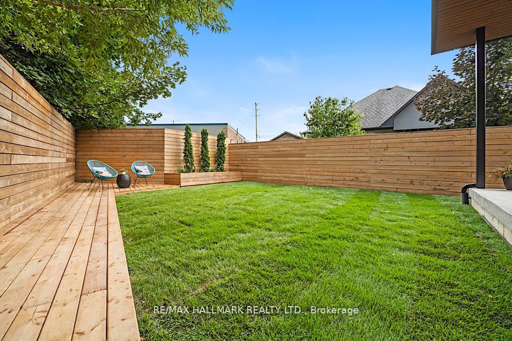 4 Faircrest Dr