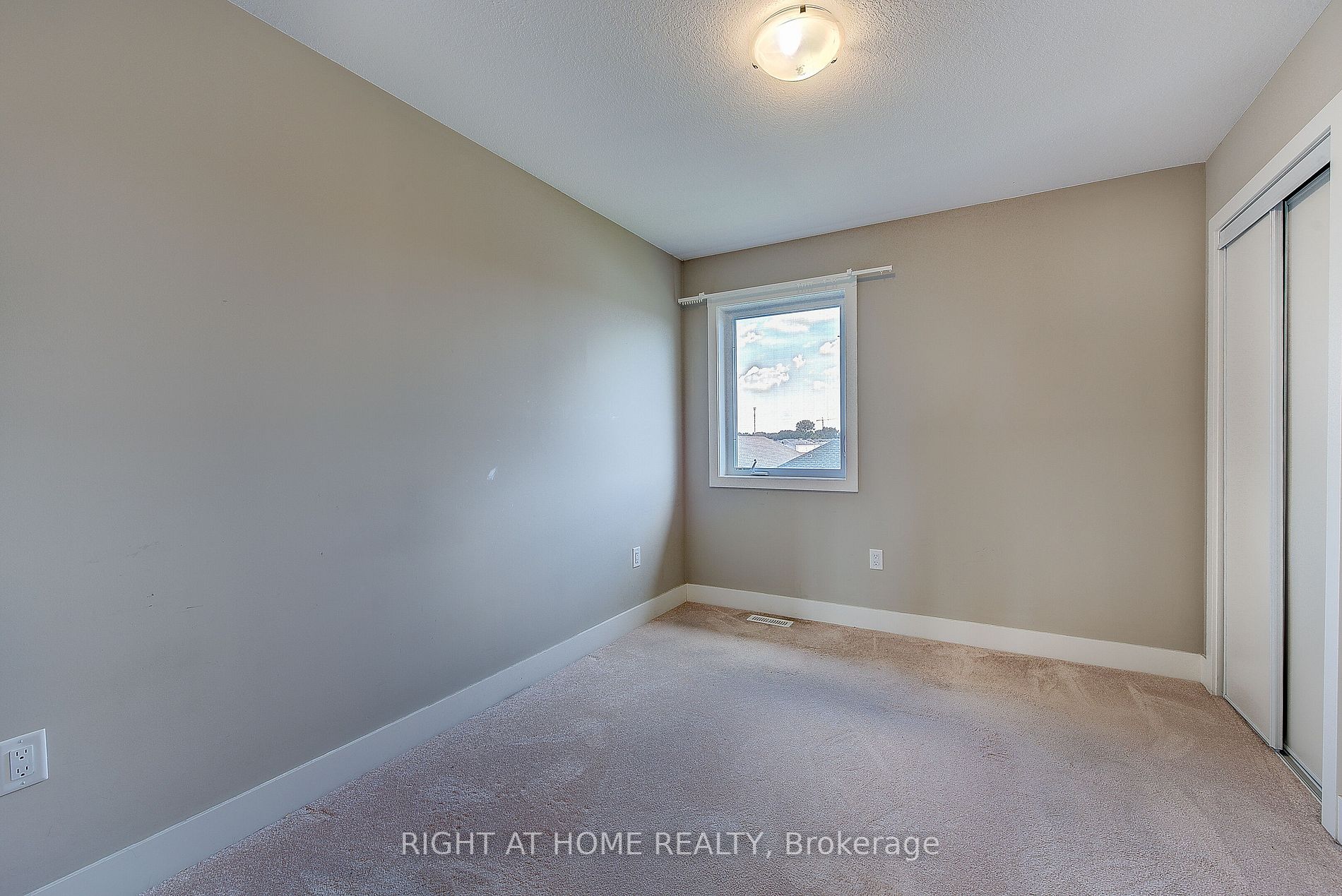 1960 Dalmagarry Rd E, #202