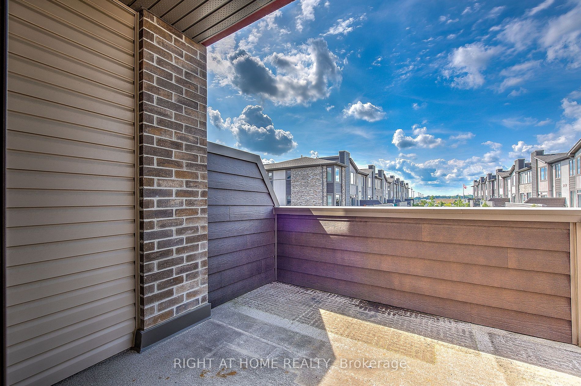 1960 Dalmagarry Rd E, #202