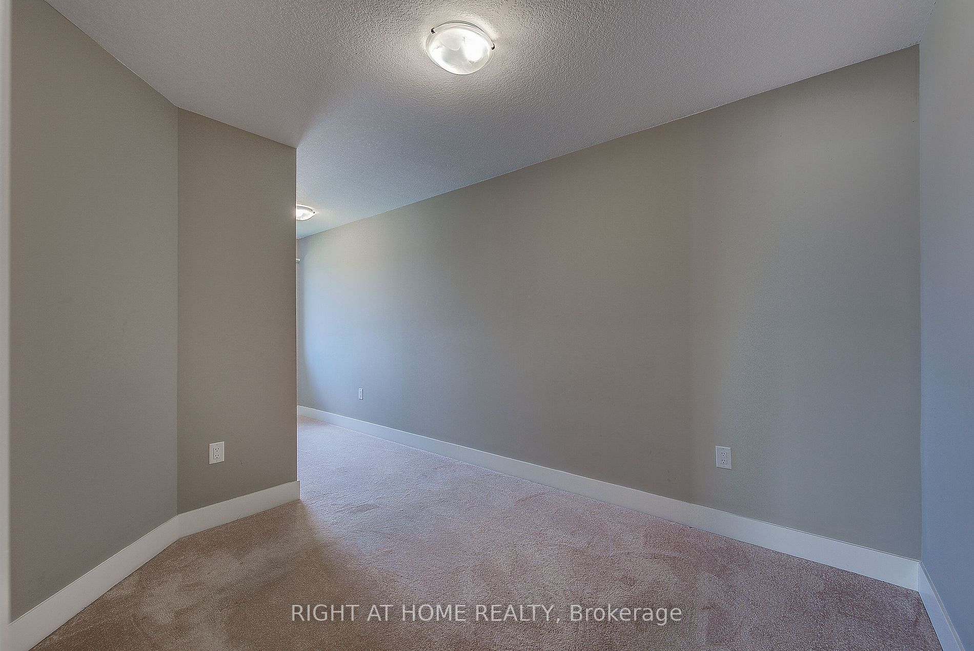 1960 Dalmagarry Rd E, #202