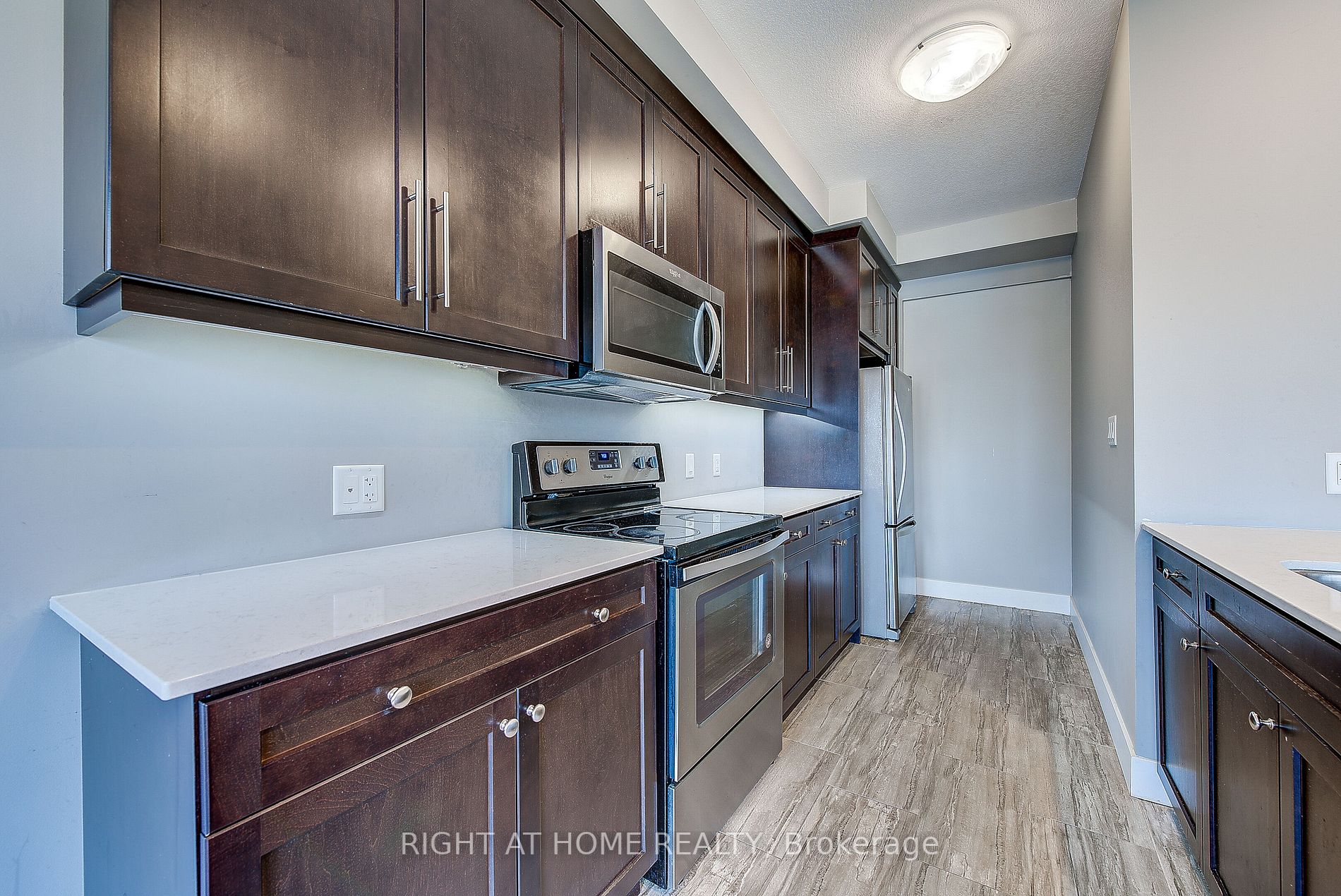 1960 Dalmagarry Rd E, #202