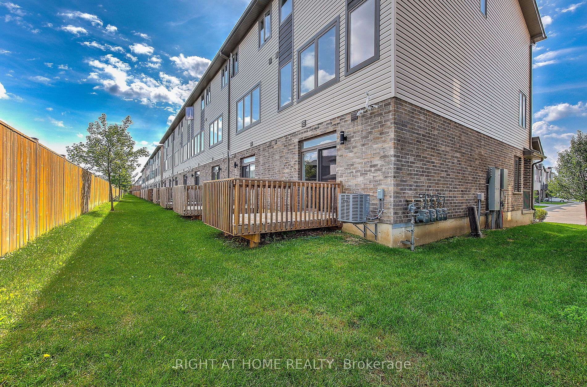 1960 Dalmagarry Rd E, #202