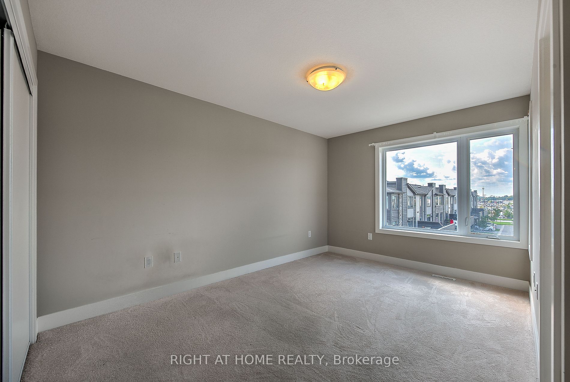 1960 Dalmagarry Rd E, #202