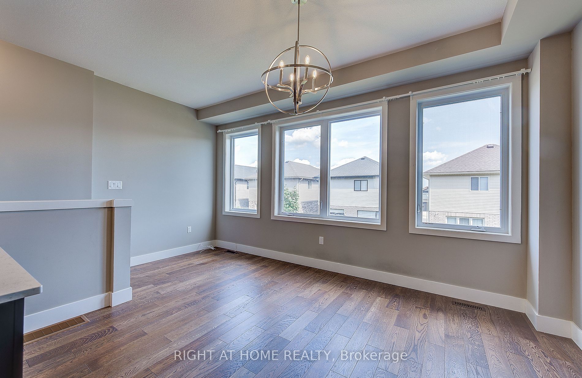 1960 Dalmagarry Rd E, #202