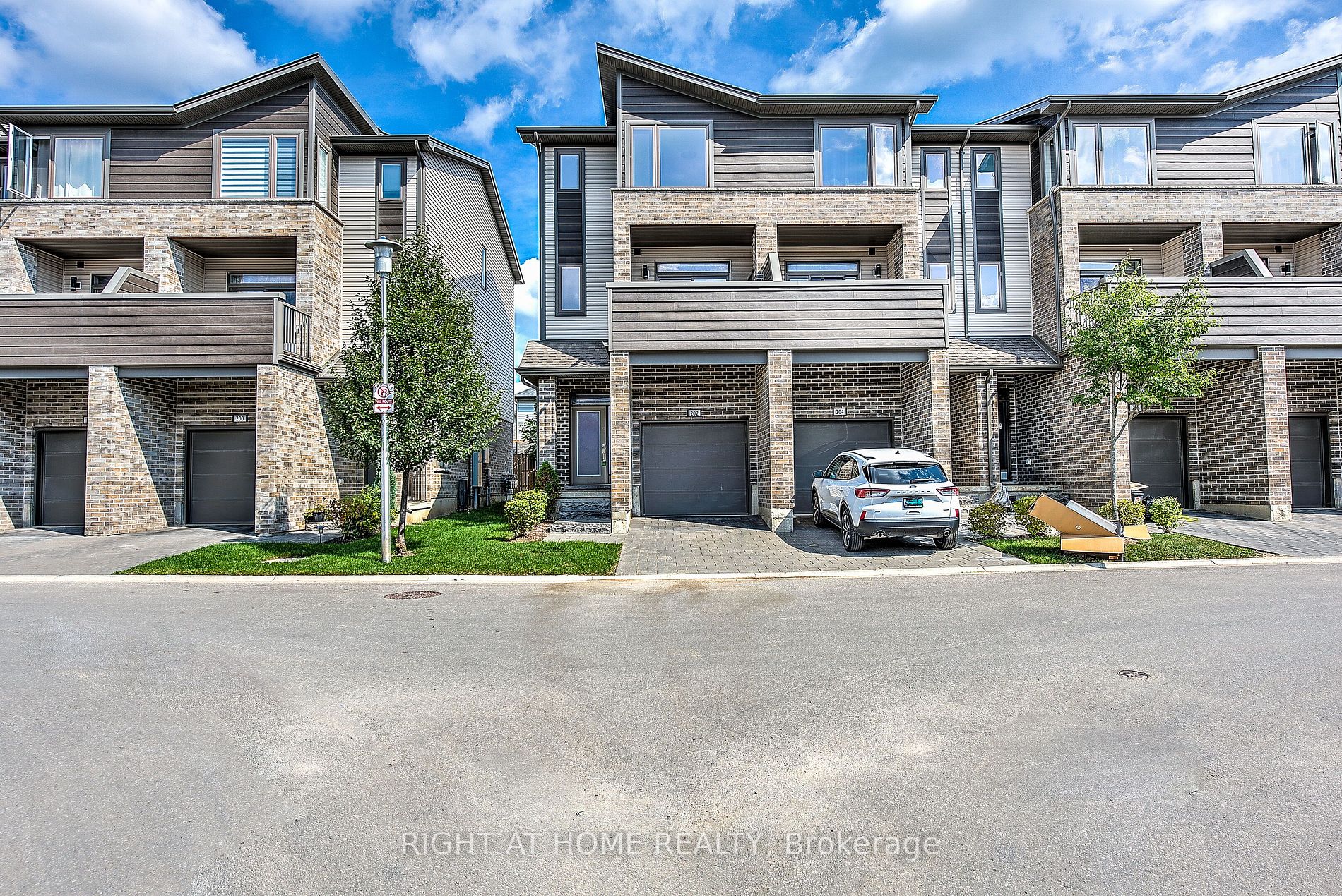 1960 Dalmagarry Rd E, #202