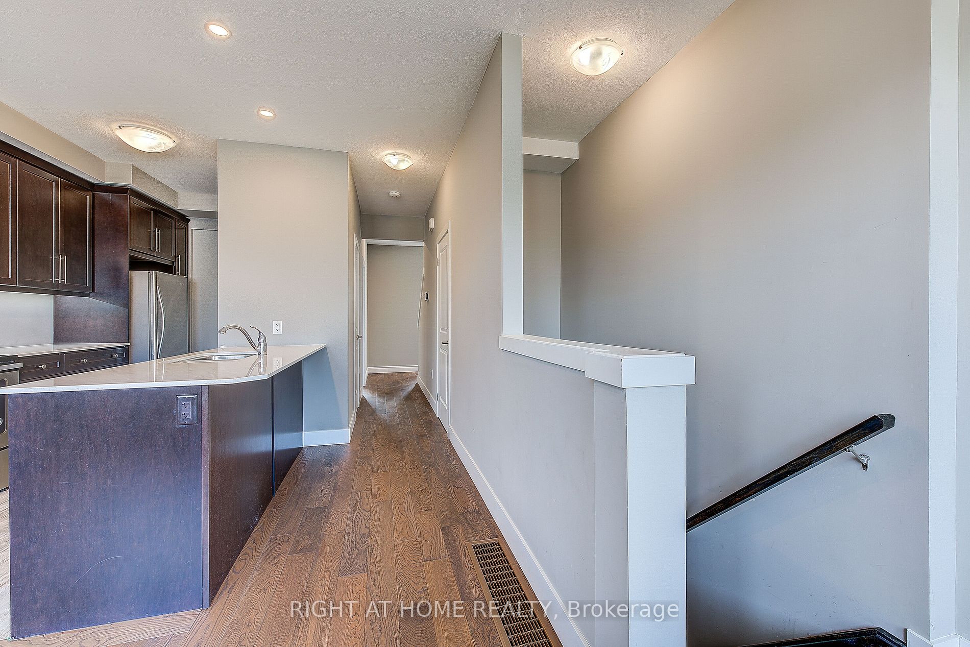 1960 Dalmagarry Rd E, #202